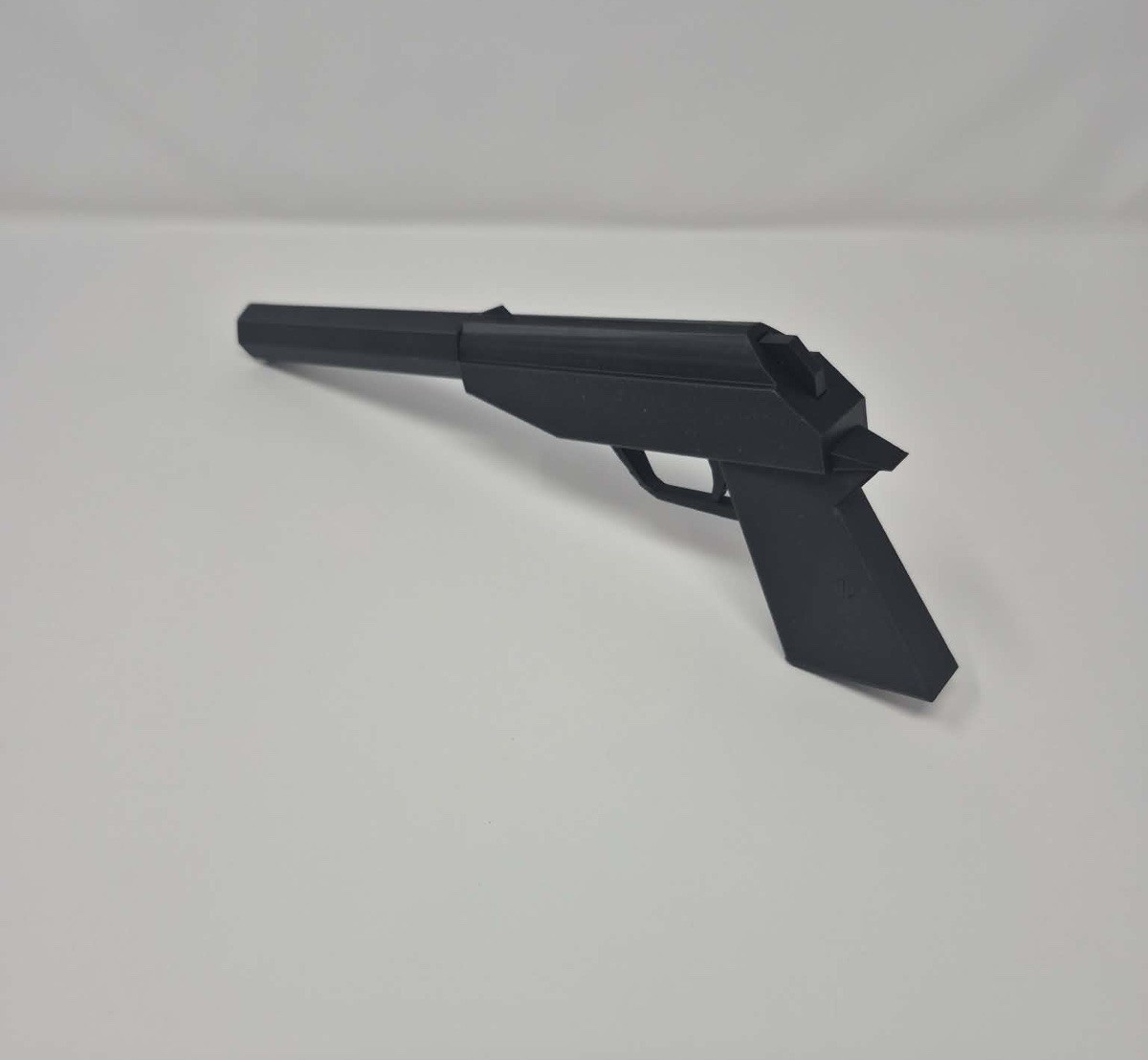 GoldenEye 007 PP7 Black Gun Replica – Full-Size Nintendo 64 Cosplay Prop