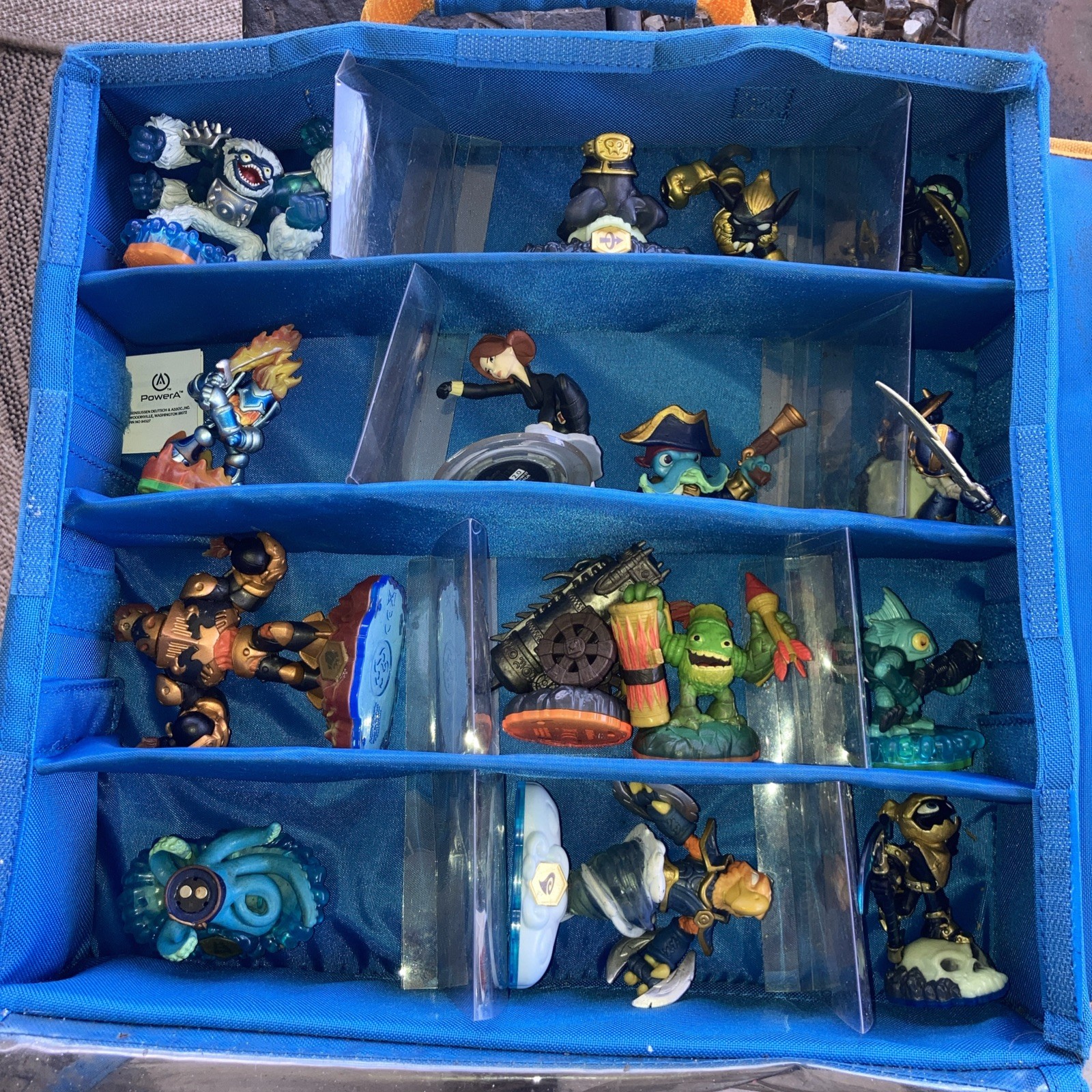 Skylanders Travel Case With 22 Skylanders