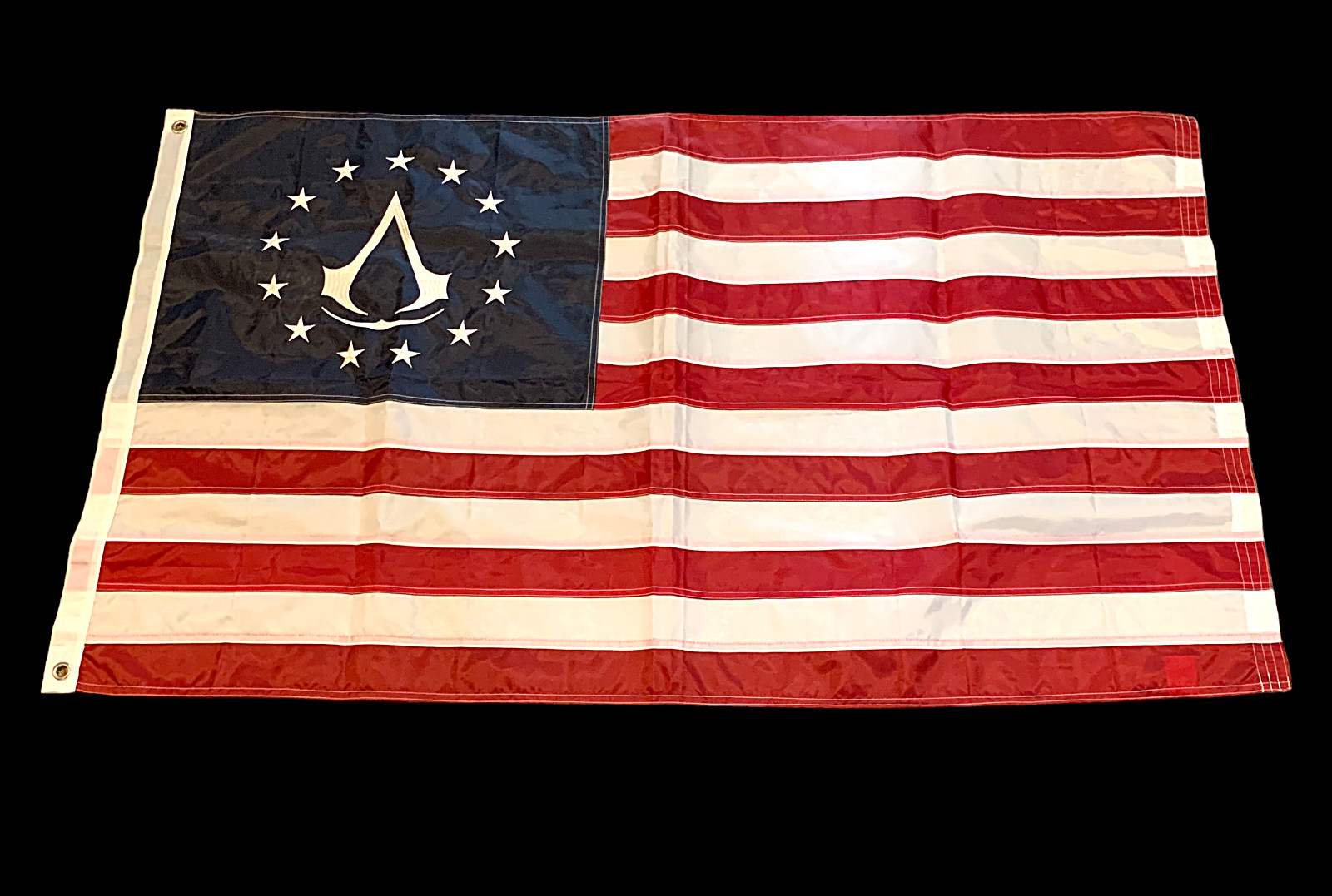 New Official Assassin’s Creed 3 III Colonial Flag Collectors Limited Edition