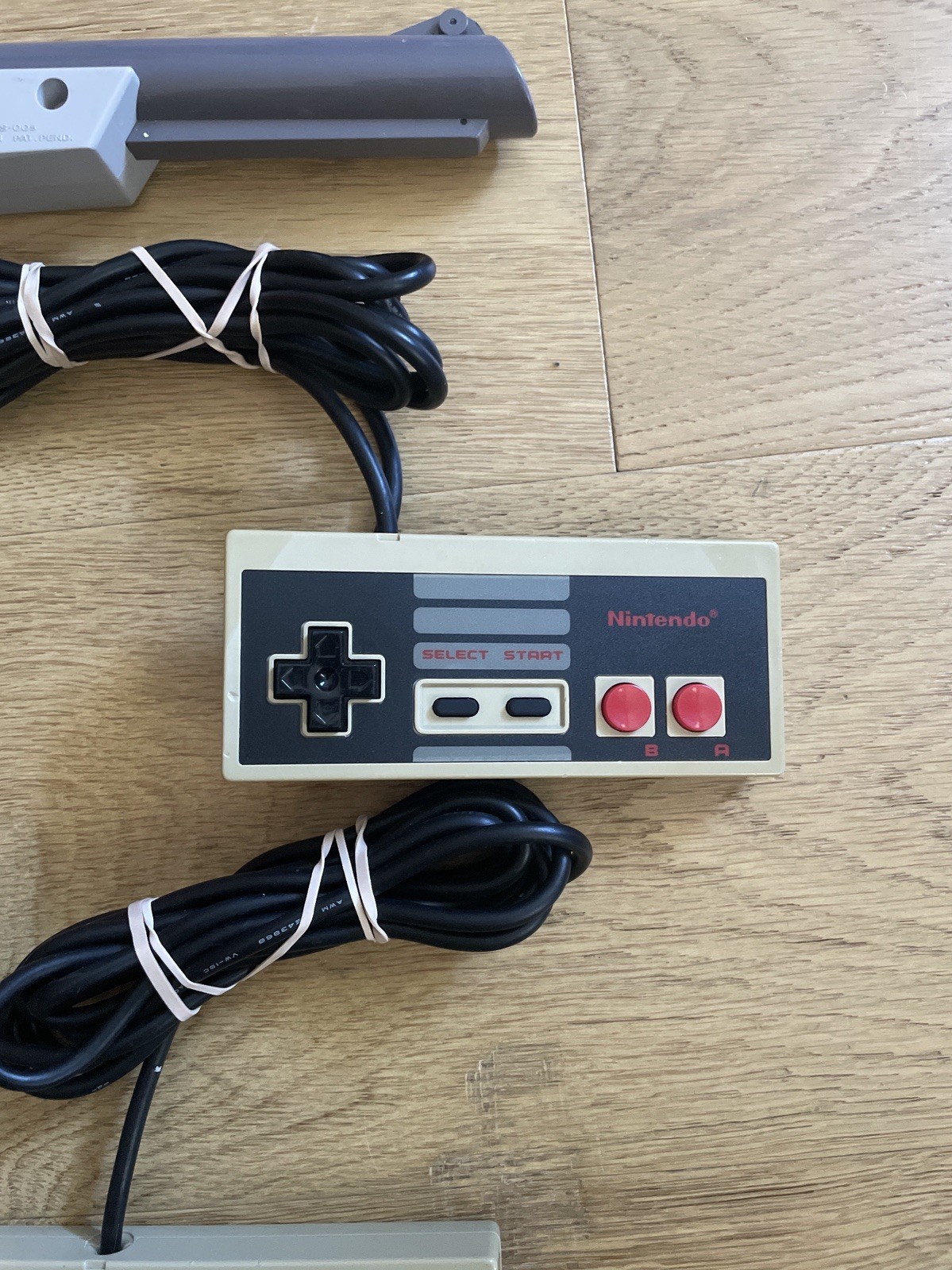 Original 1985 Nintendo Zapper Light Gun – Gray Model (NES-005) & 2 Controllers