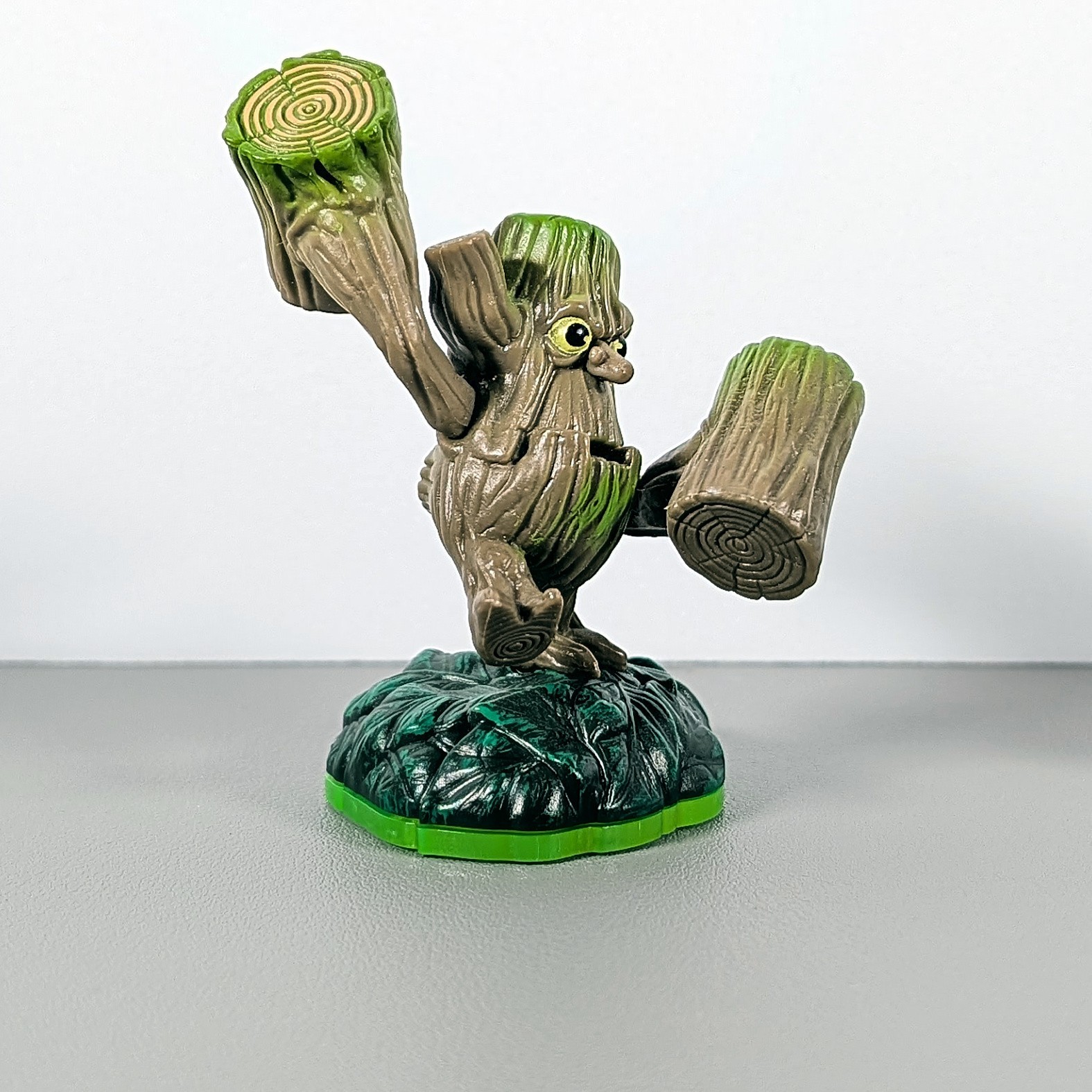 Skylanders Spyro’s Adventure Figure – Stump Smash (Green Base)