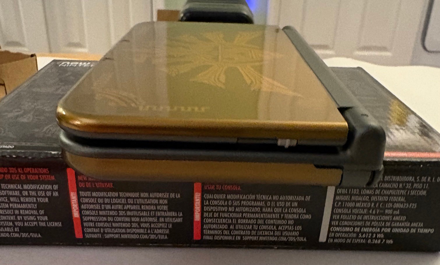 Nintendo New 3DS XL Handheld System Hyrule Edition Complete in Box Zelda Gold