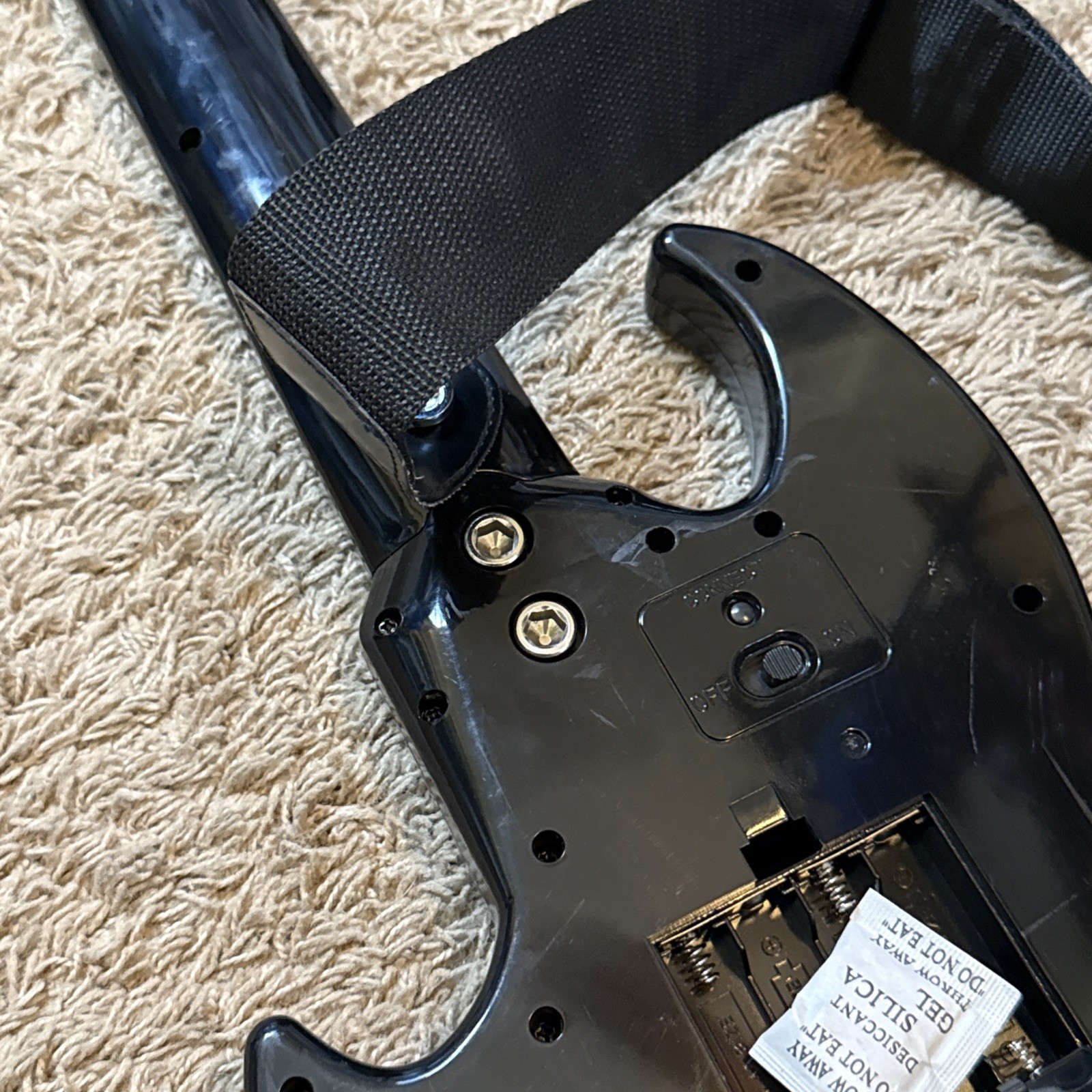Untested Looks Nice PS3 RT3300 React Black Wireless Guitar w/ Strap – No Dongle