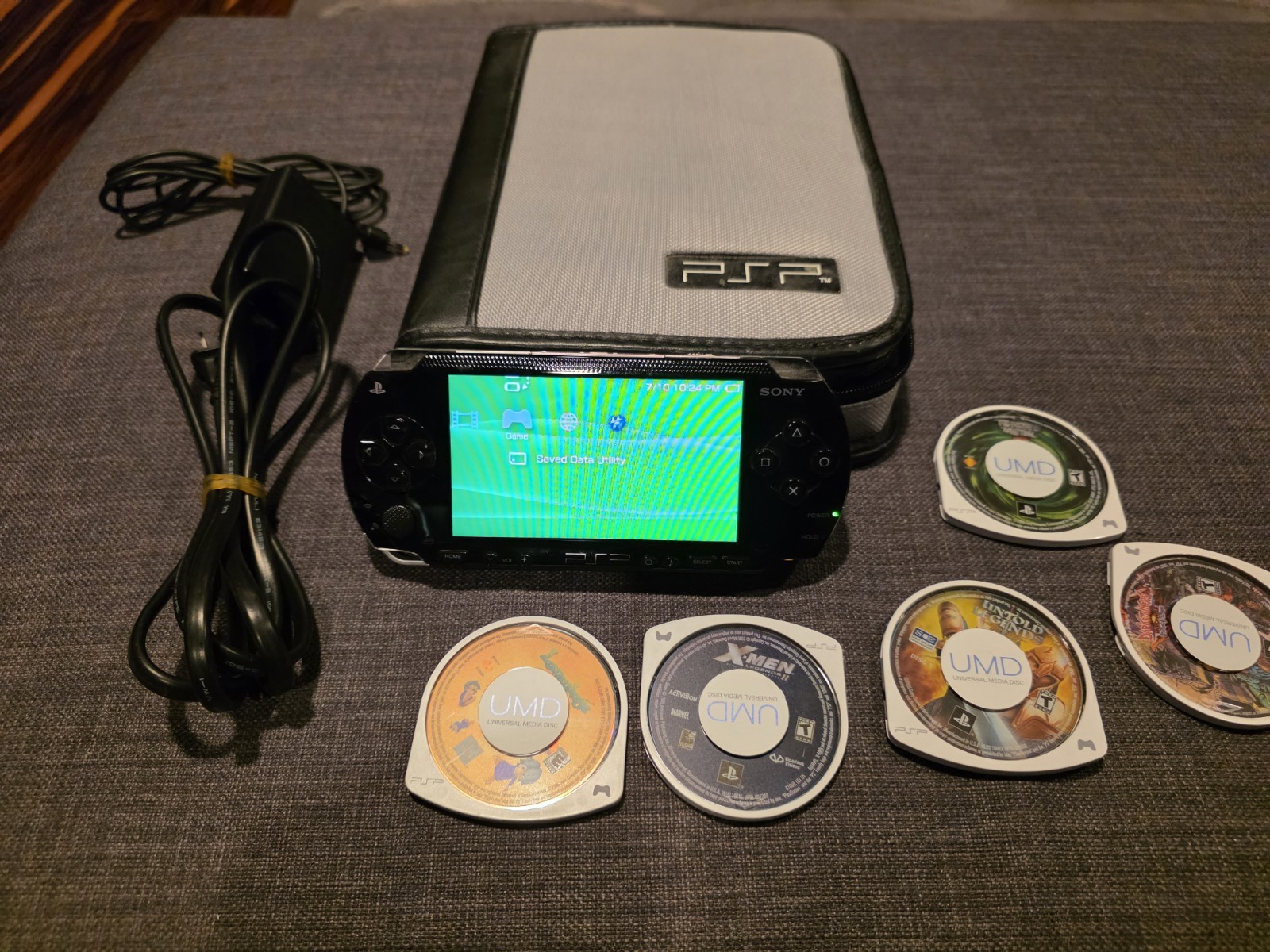 Sony PSP-1001 Black, Oem Charger, 5 Games – Darkstalkers, Xmen, Twisted Metal