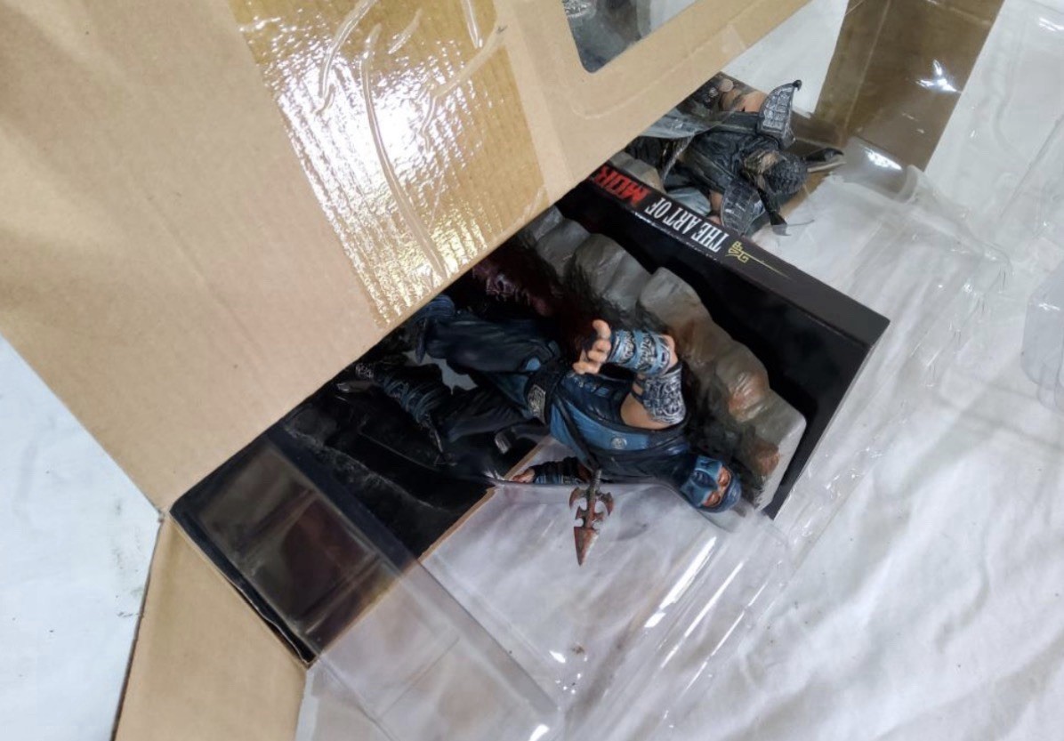 Mortal Kombat 9 Kollectors Edition Scorpion & Sub-Zero Bookend With Book No Game