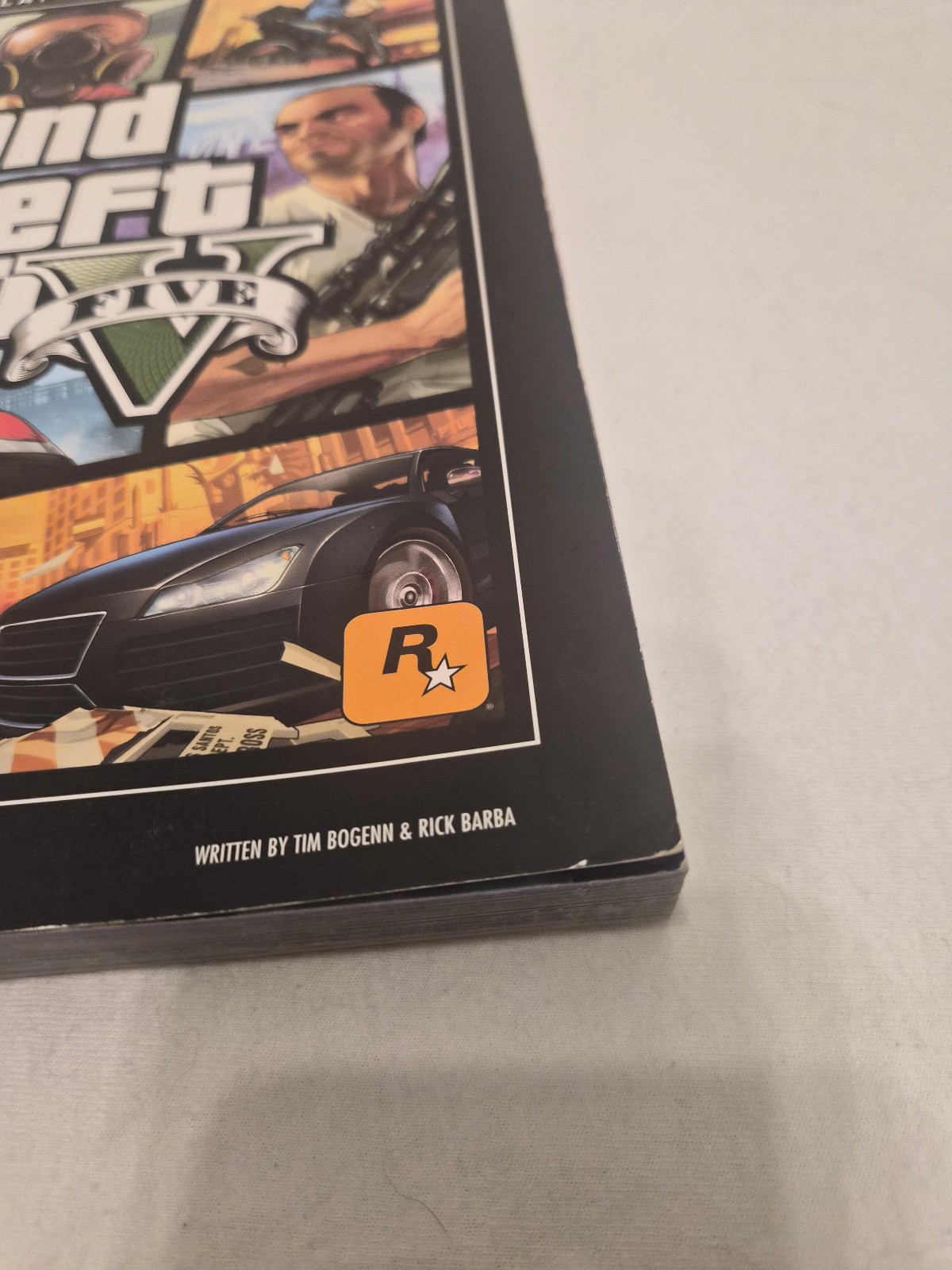 Grand Theft Auto GTA V 5 Bradygames Signature Series Guide Online PS4 XBOX ONE