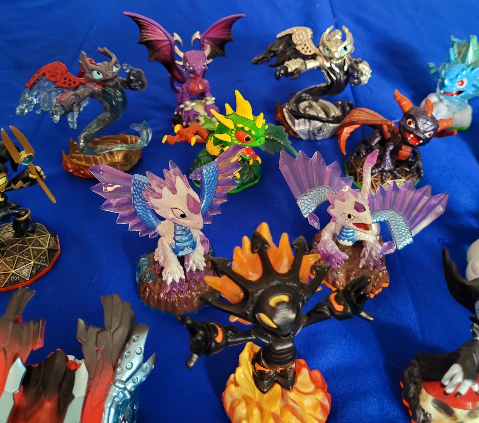15 Assorted Skylander Figures And 3 Vehicles