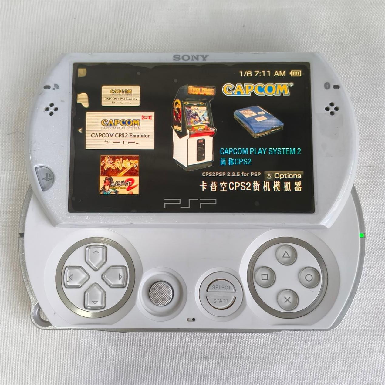 Sony PSP GO console White with Charger PSP-N1004 New screen with protect tested