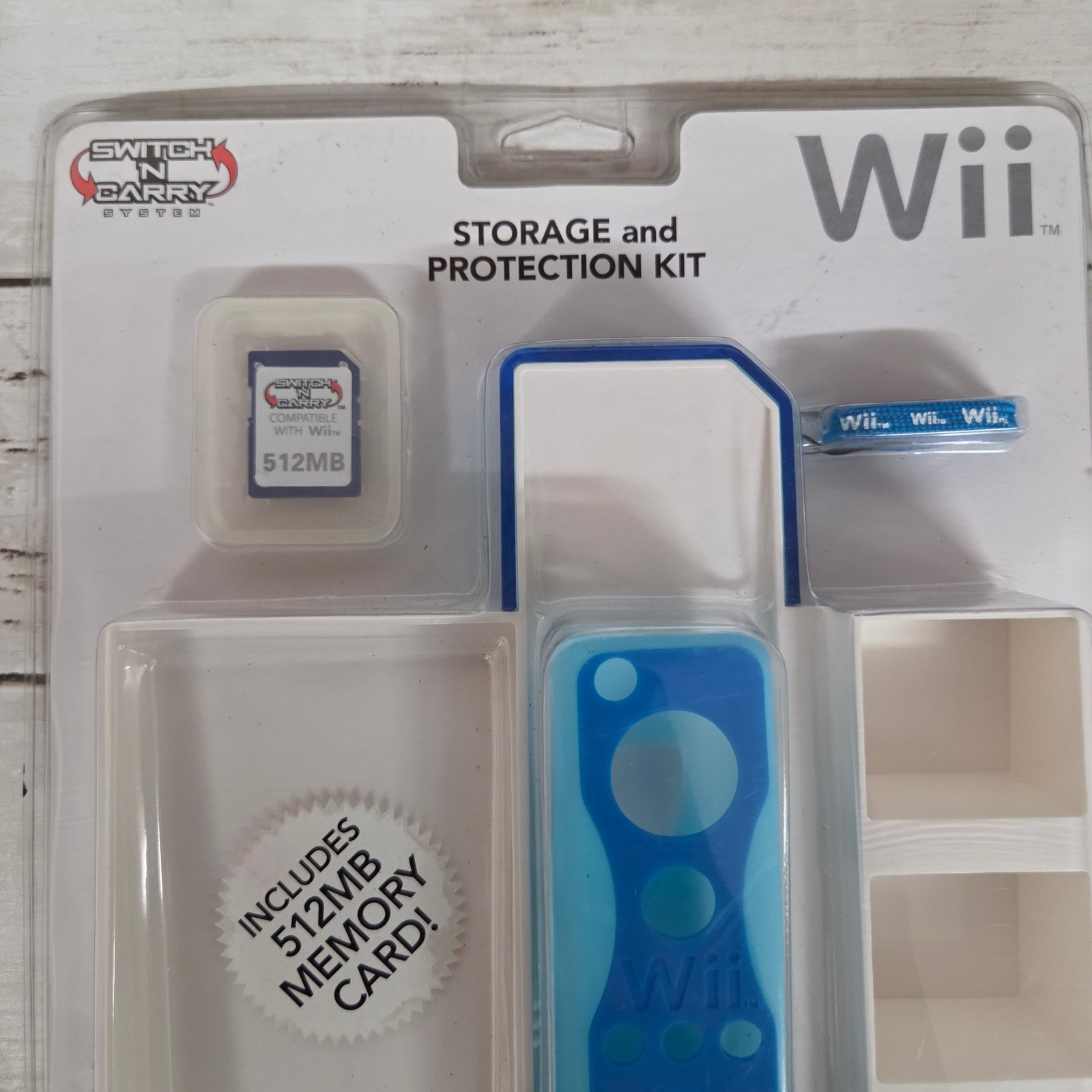 Switch N Carry Storage and Protection Kit Wii White Blue 512MB Memory Card NIB