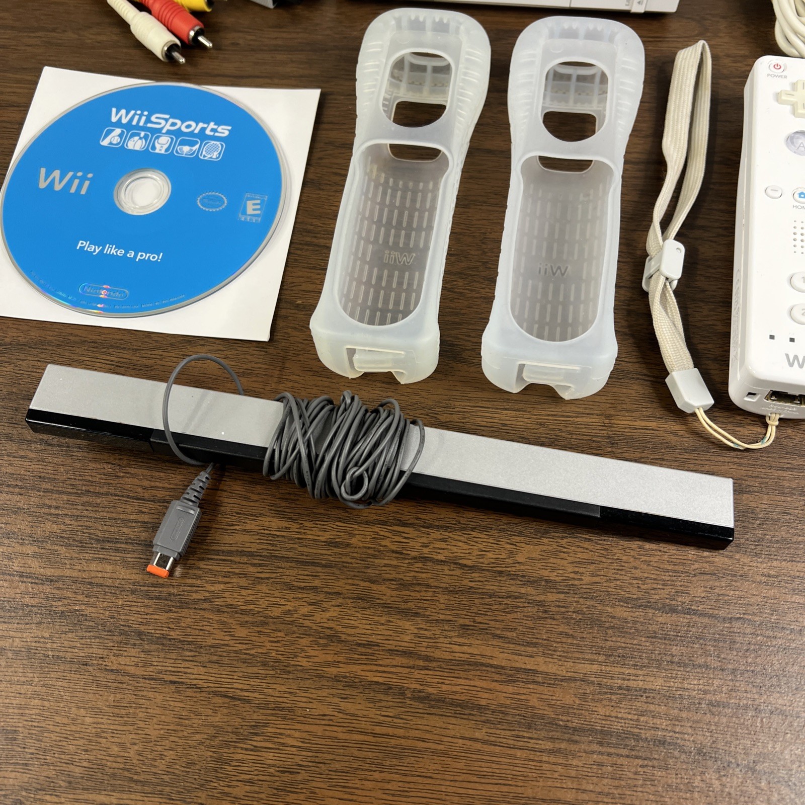 Nintendo Wii Console Bundle White RVL-001 + Wii Sports + 2 Remotes Tested Works