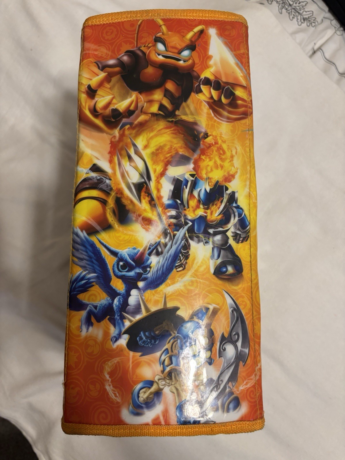 2012 Activision Skylanders Giants Carrying Case W/Dividers & 18 Action Figures