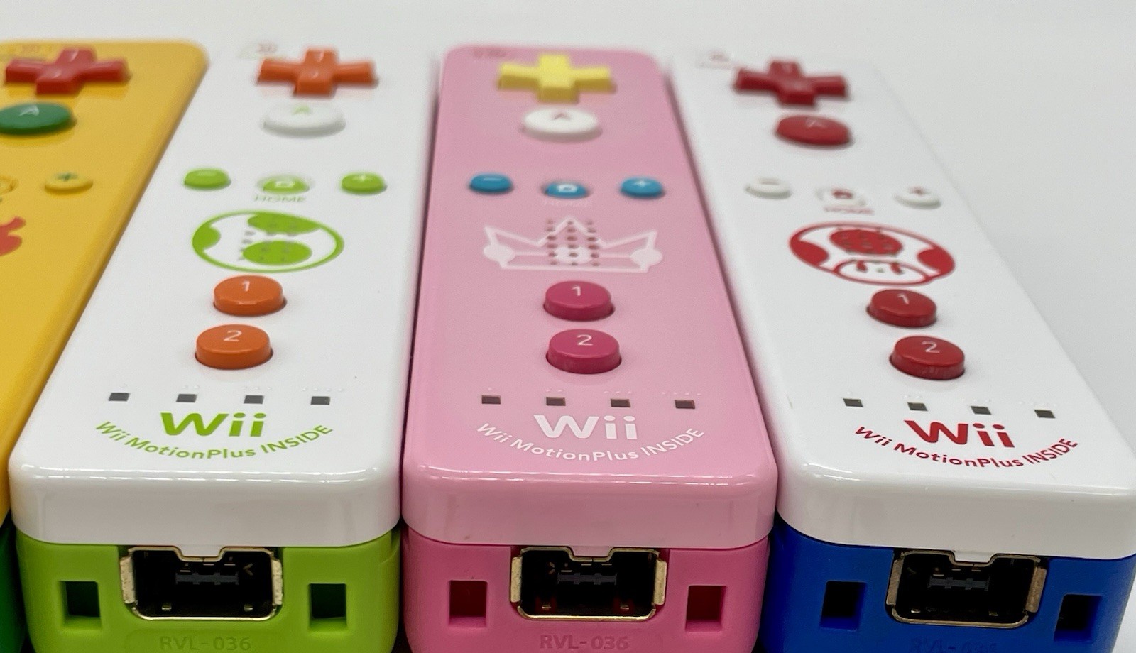 Nintendo Wii Remote Motion Plus Controller Mario Luigi Toad Peach Yossi Bowser