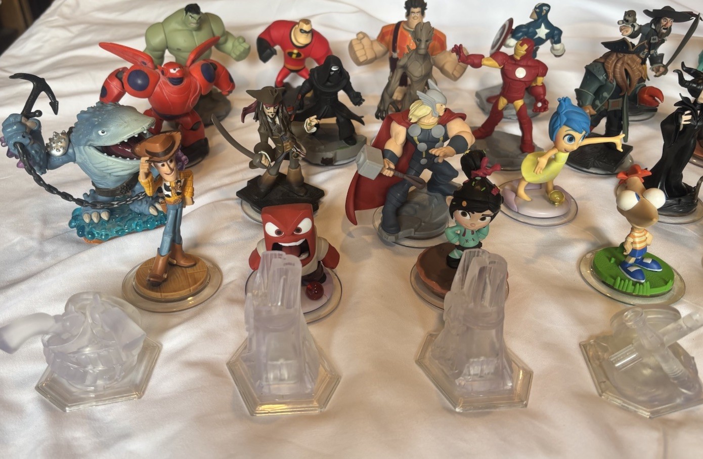 Disney Infinity Lot Of 38 Star Wars Pirates Incredibles Frozen Monsters Inc Big