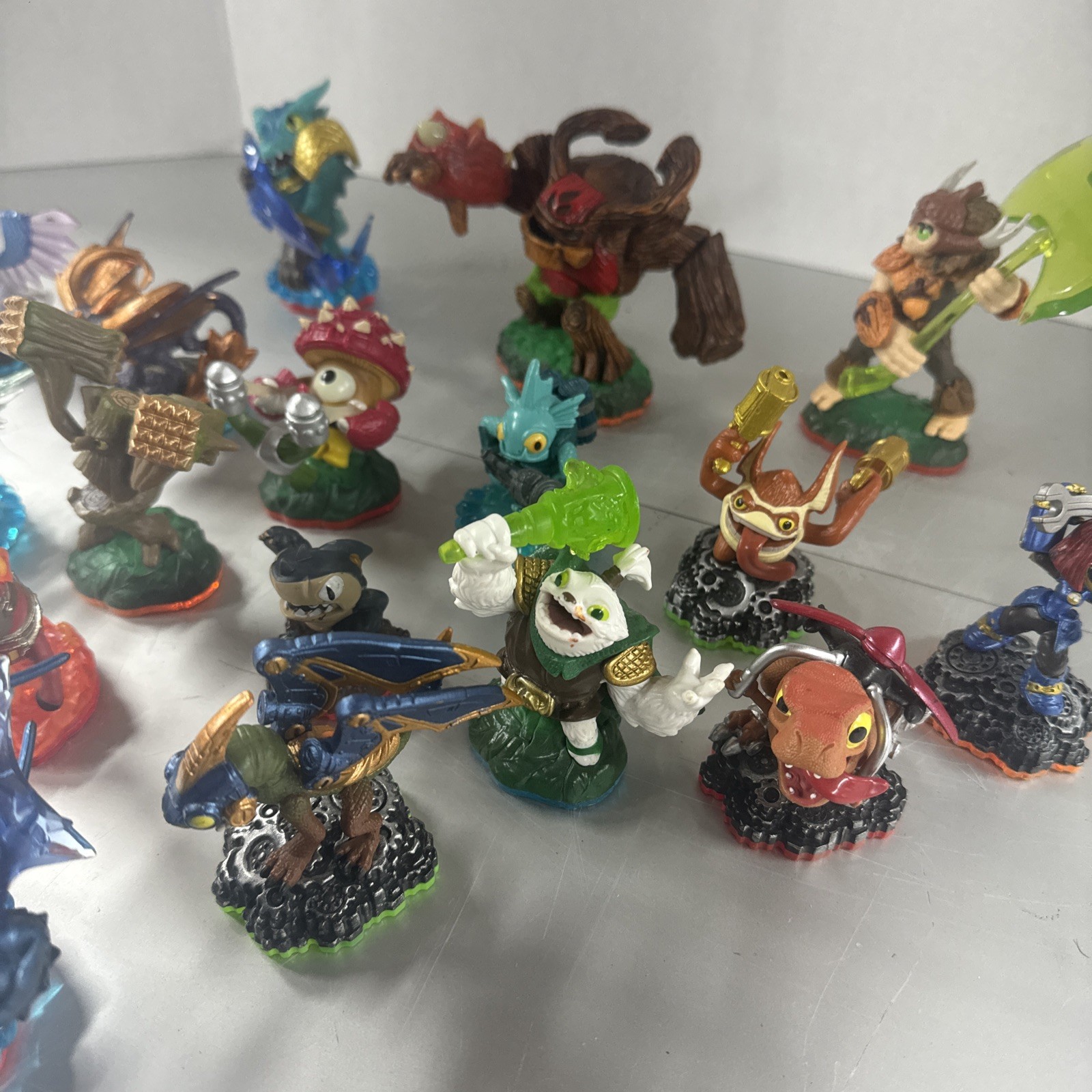 Skylanders Trap Team Lot Of 17 Figures, One Missing Hand