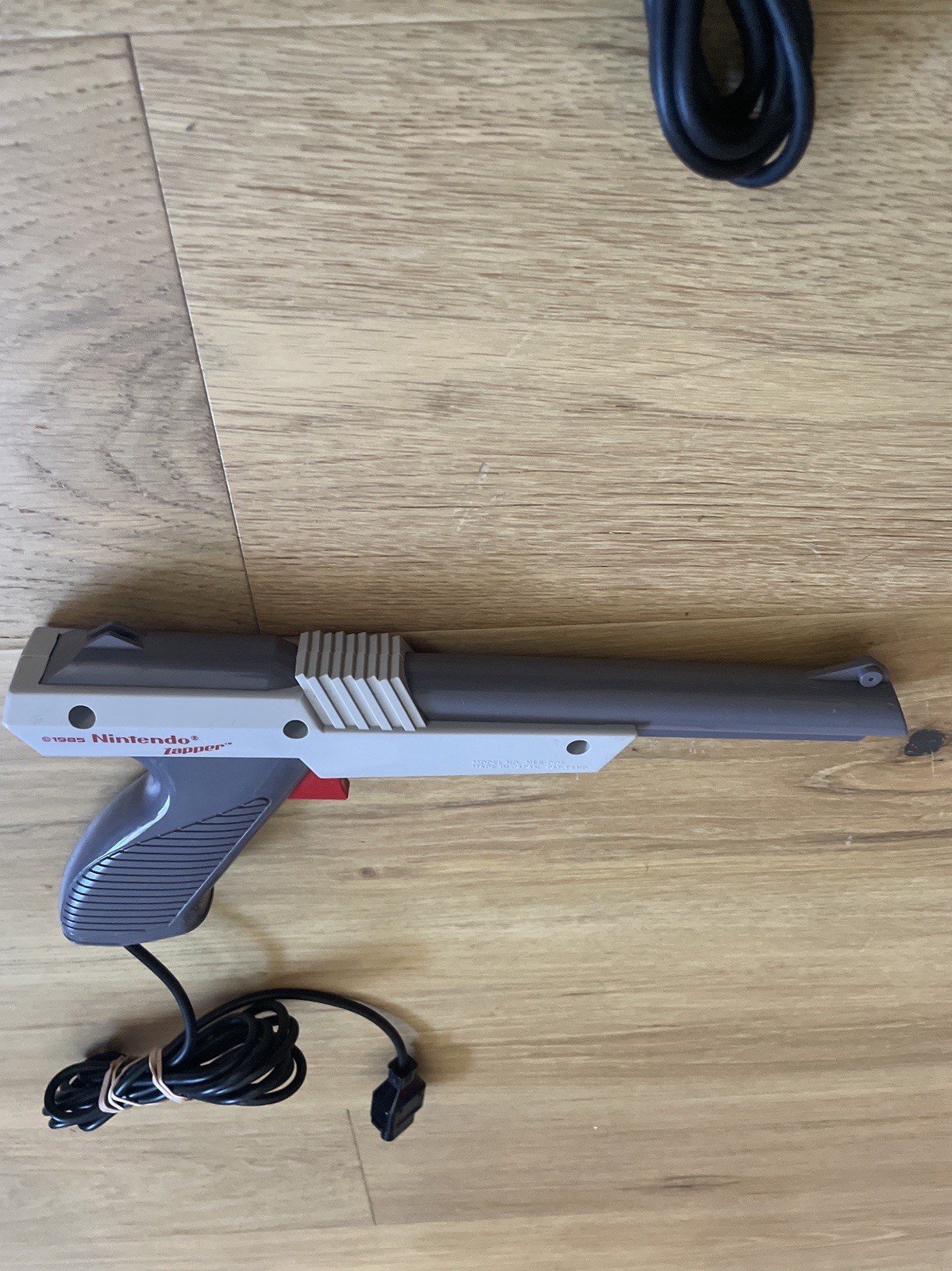 Original 1985 Nintendo Zapper Light Gun – Gray Model (NES-005) & 2 Controllers