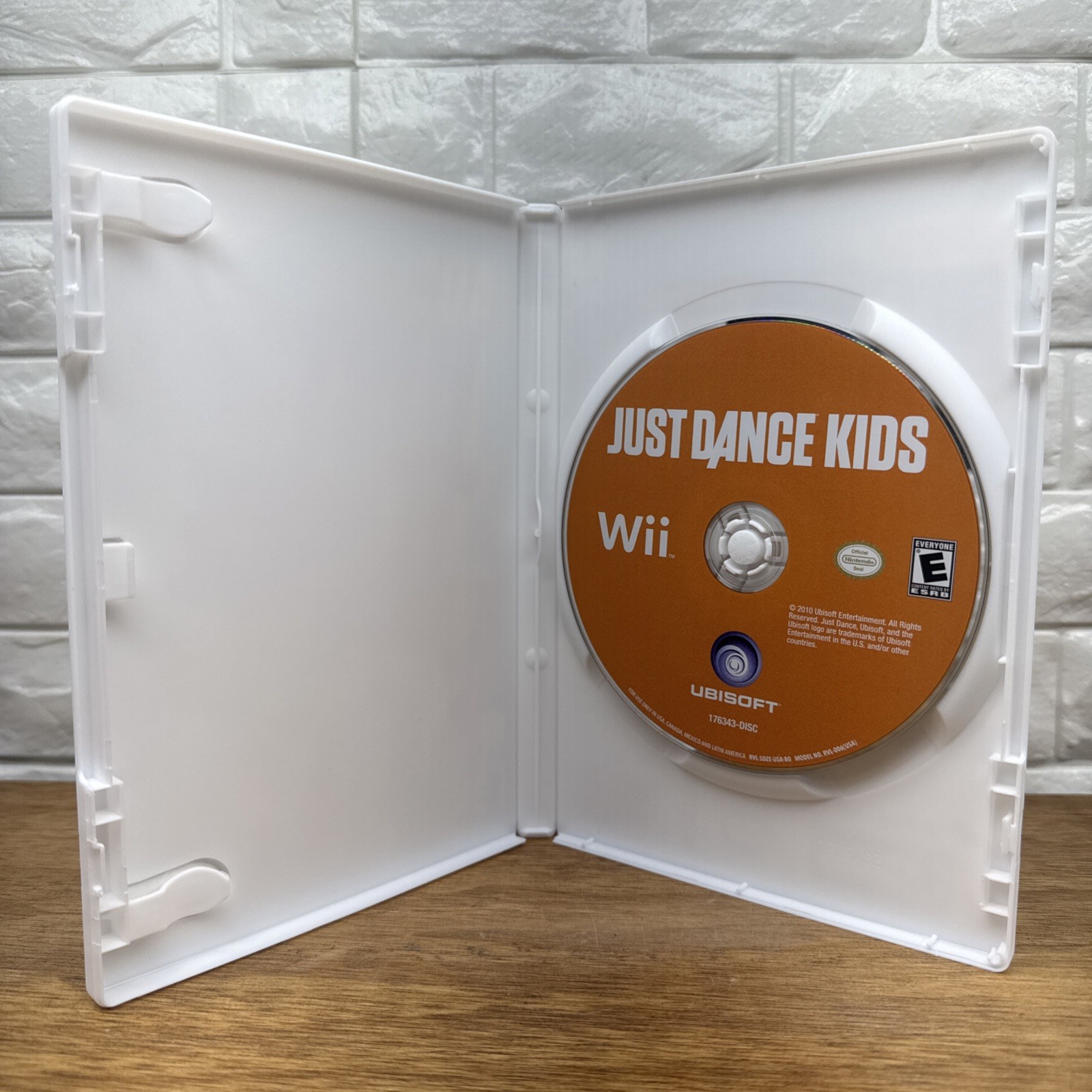 Just Dance 4 & Just Dance Kids Bundle (Nintendo Wii, 2012) CIB Tested Working