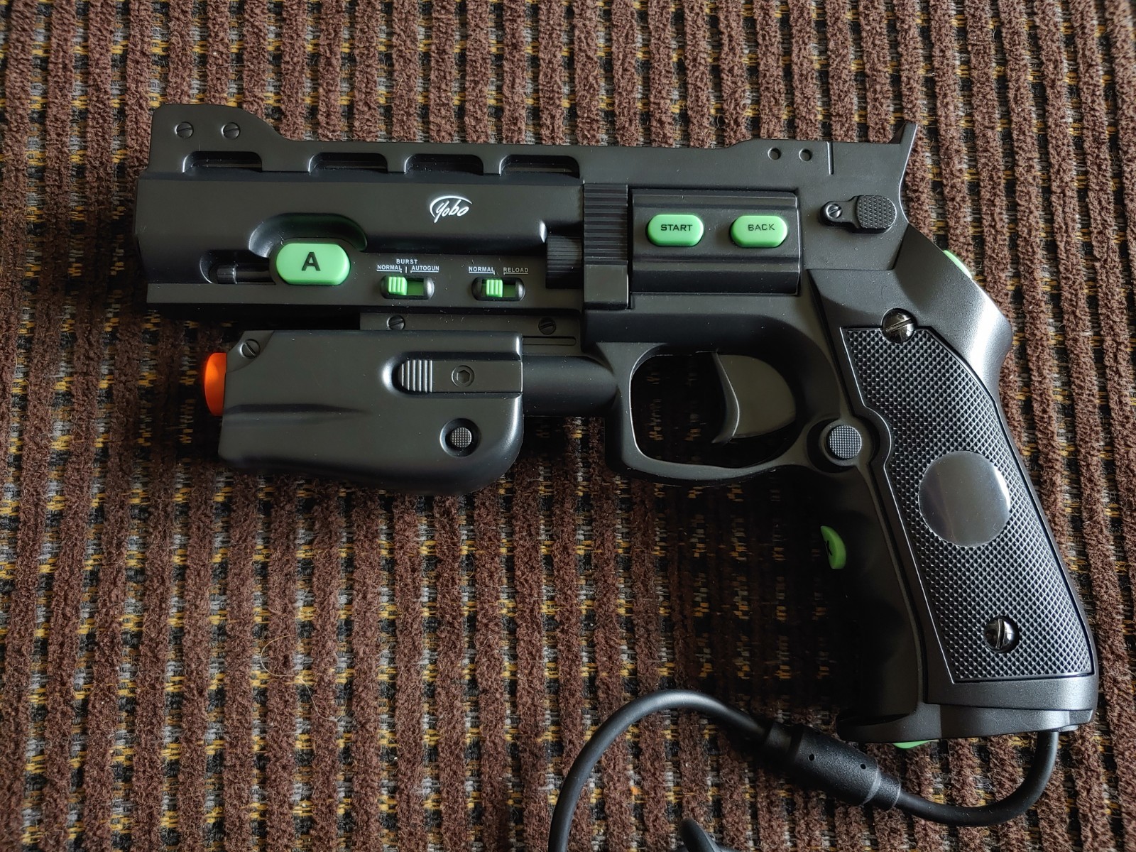 Original XBOX Yobo Boss Battle Light Gun Corded with Breakaway Cable WORKING