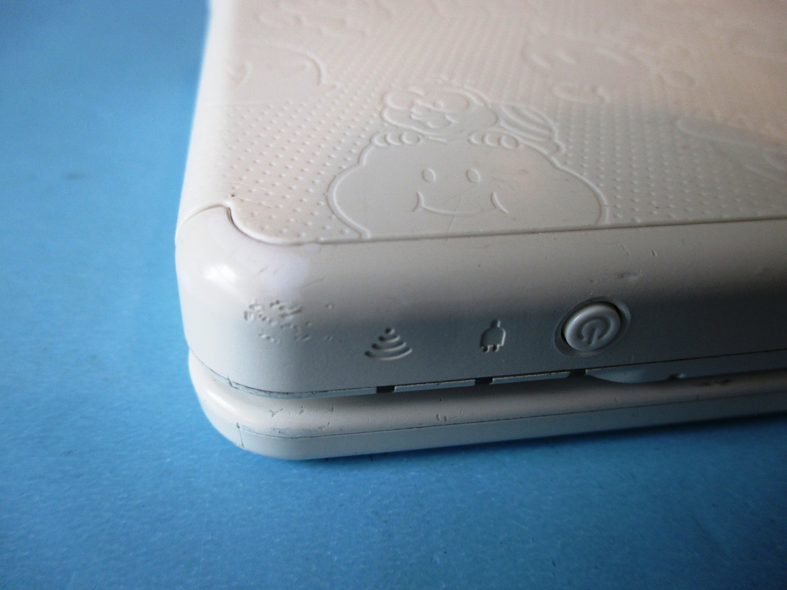 New Nintendo 3DS Super Mario White Edition System w/Charger & Stylus