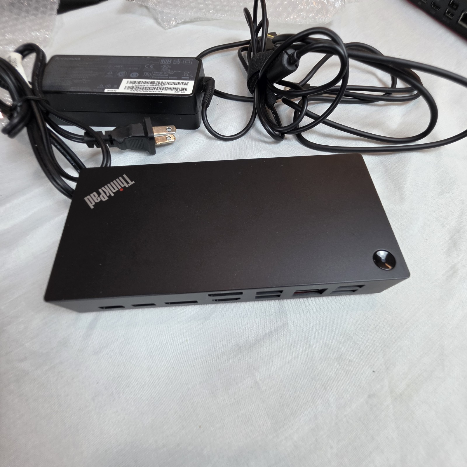 Lenovo ThinkPad Universal USB-C Dock 40AY LDA-KP SD21B41468 w/ 90W Charger