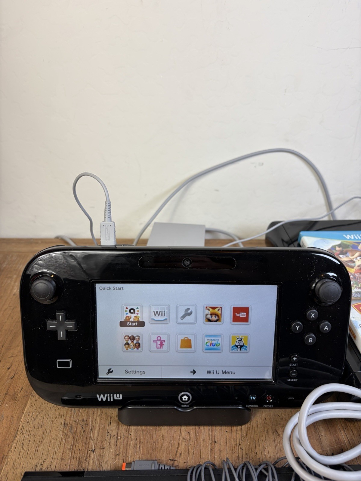 Nintendo Wii U 32GB Complete Console Bundle WUP-101(02) W Gamepad WUP-010 (USA)
