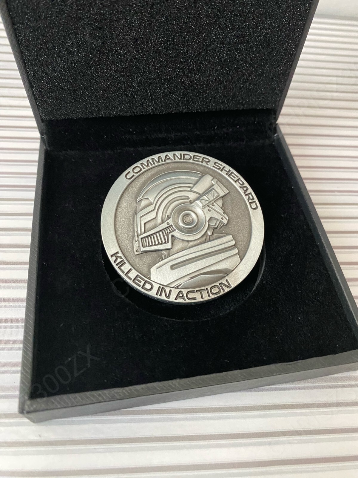 Mass Effect Shepard Attack The Normandy Collector’s Challenge Coin Figure N7 Box