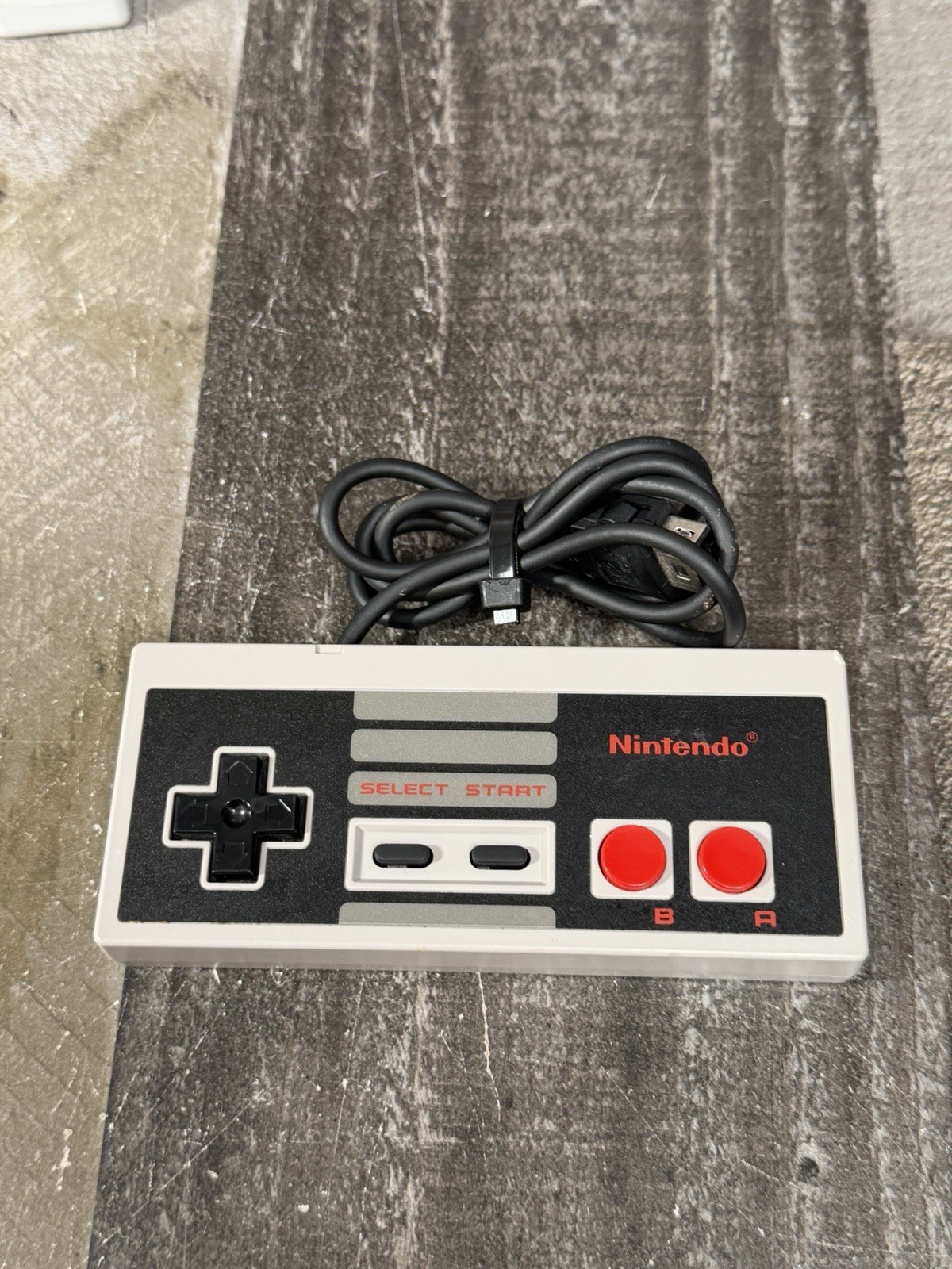 Nintendo Entertainment System NES Classic Edition Console w/ Box + 2 Controllers