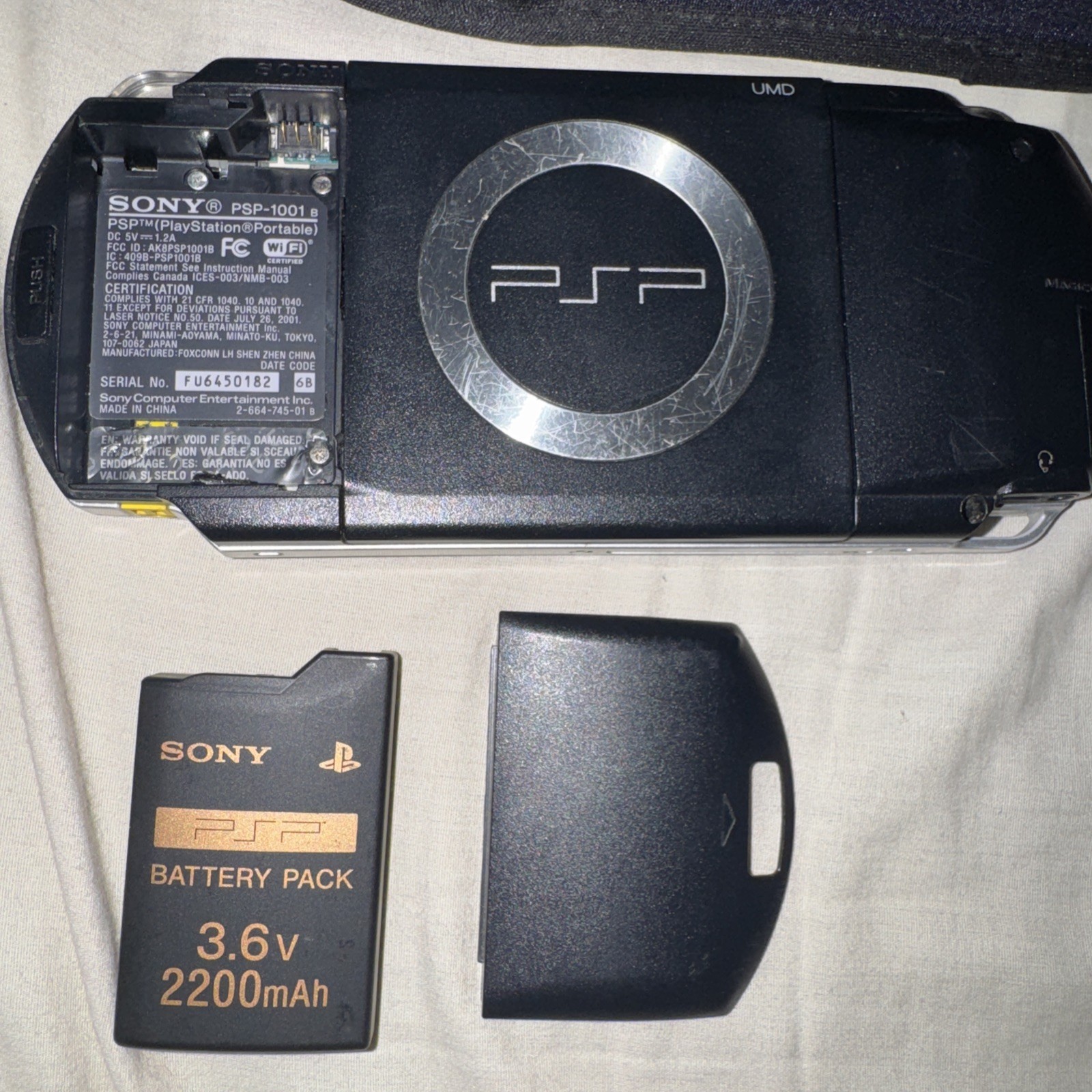 Sony PSP-1001 Handheld Game System Black with Case and charger