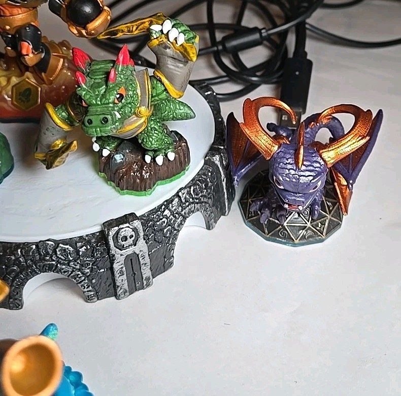 Activision 2013 Skylanders Swap Force Lot Of 7 and Portal