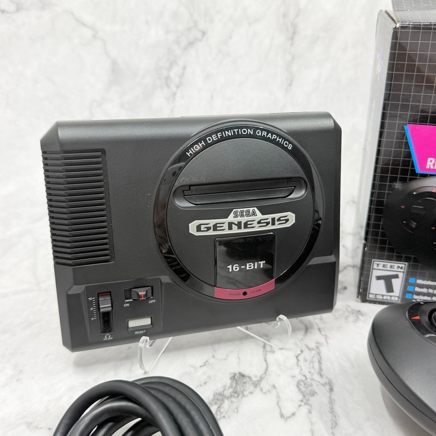 SEGA Genesis Mini Home Game Console 30th Anniversary 2019 Boxed Complete Clean!
