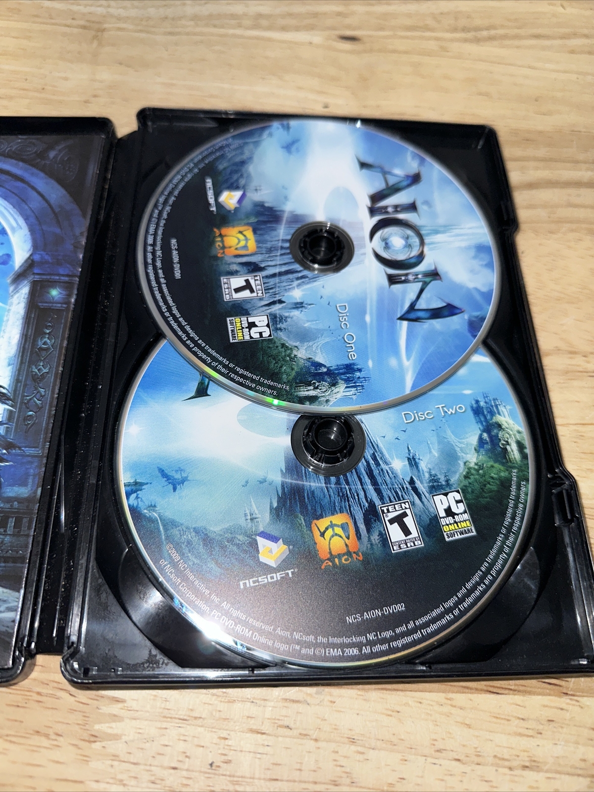 AION A WORLD DIVIDED – PC Video Game – STEELBOOK Edition