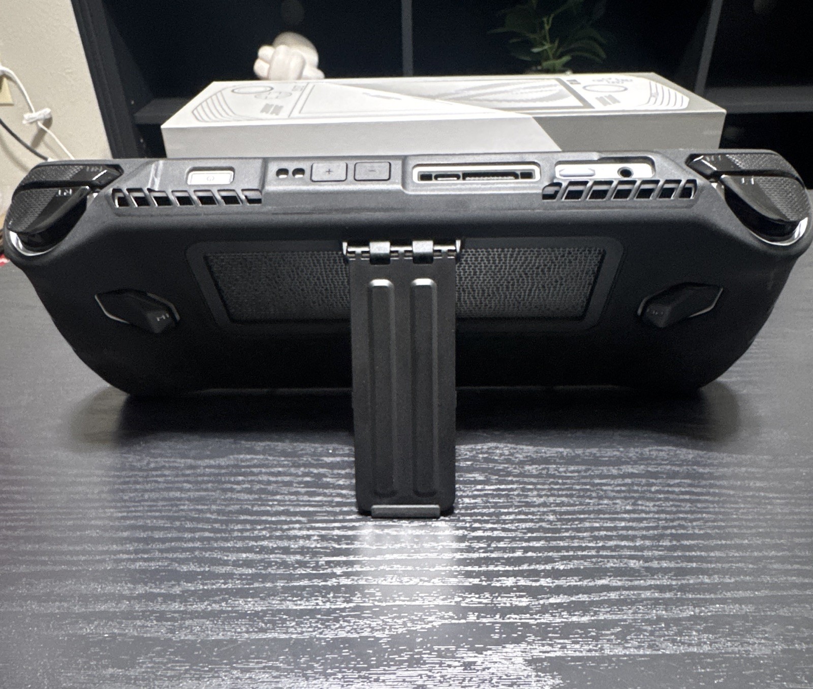 ASUS ROG Ally 7” 120Hz FHD 1080p 512GB w/ Protective Skin, Case, Dock & Charger