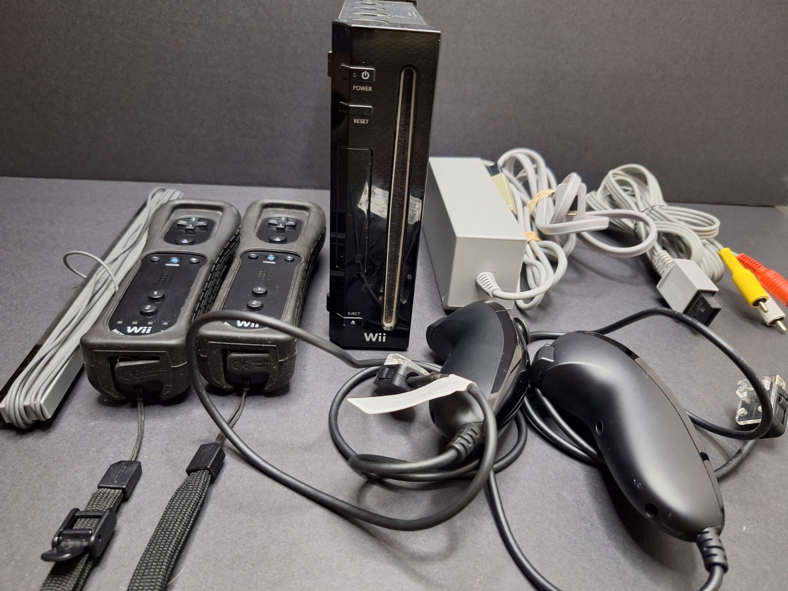 Nintendo Wii Black Console RVL-001 Gamecube Compatible With Box & Accessories