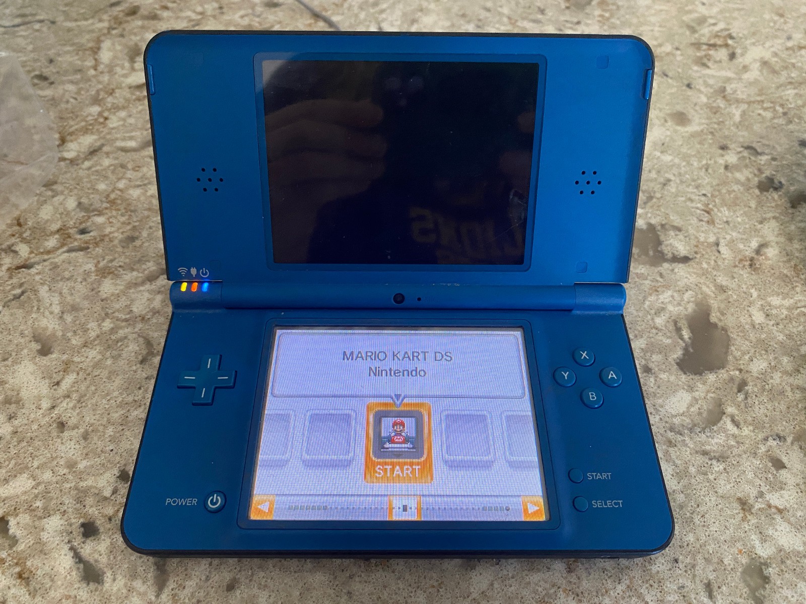 Nintendo DSi XL Full Set (Charger, Case, +1 Game) *Top screen broken*