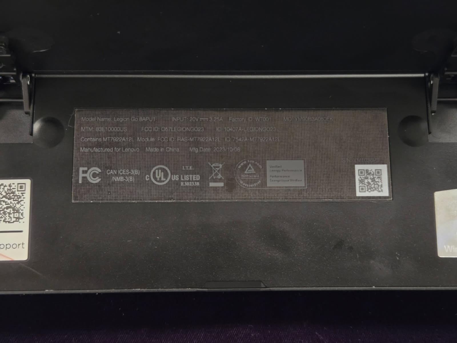 Lenovo Legion Go 8APU1 8.8″ Ryzen Z1 Extreme 16GB 512gb Handheld with Case