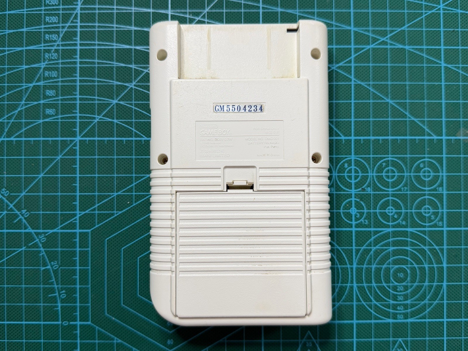 Extremely Rare White Nintendo Game Boy DMG MANI Limited – 100% Authentic