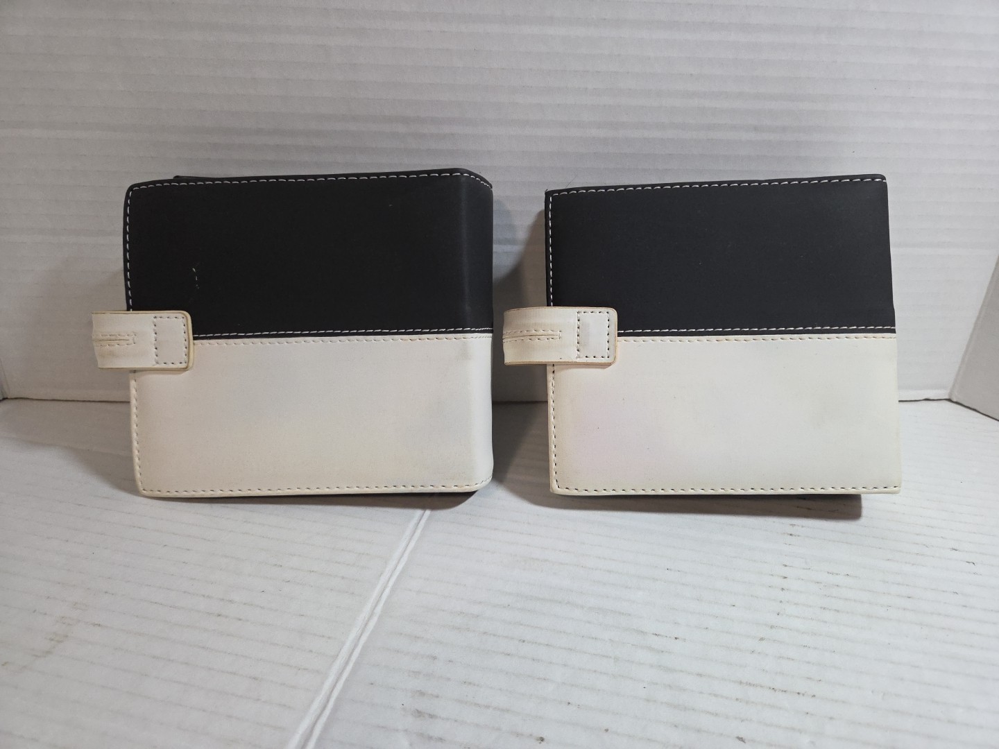 2 Nintendo DS Game and Manual Carrying Case- Black and White (With Manuals)