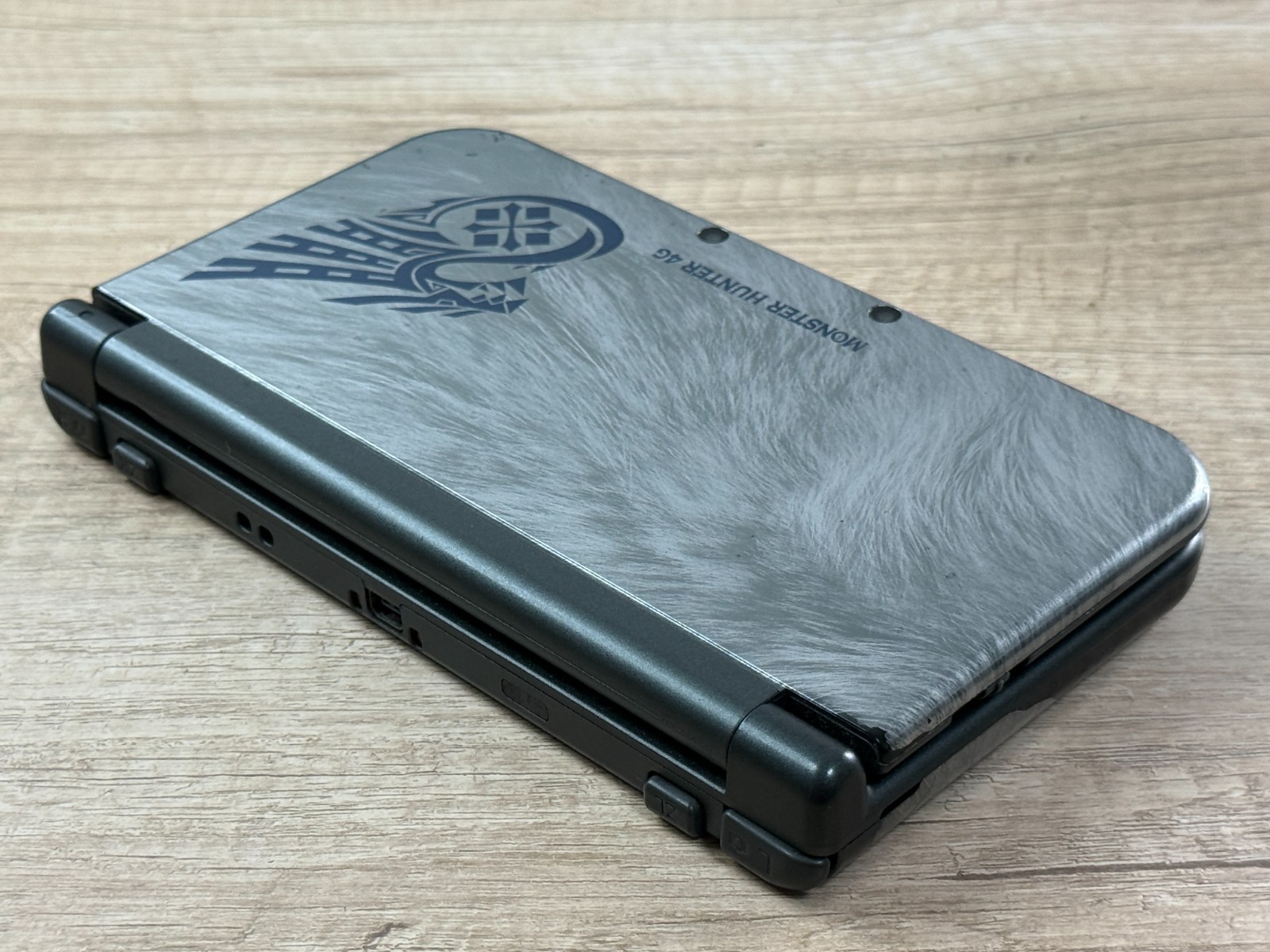 RANK B+ IPS Nintendo New 3DS XL Monster Hunter 4G Console IPS Screen TOP D7021
