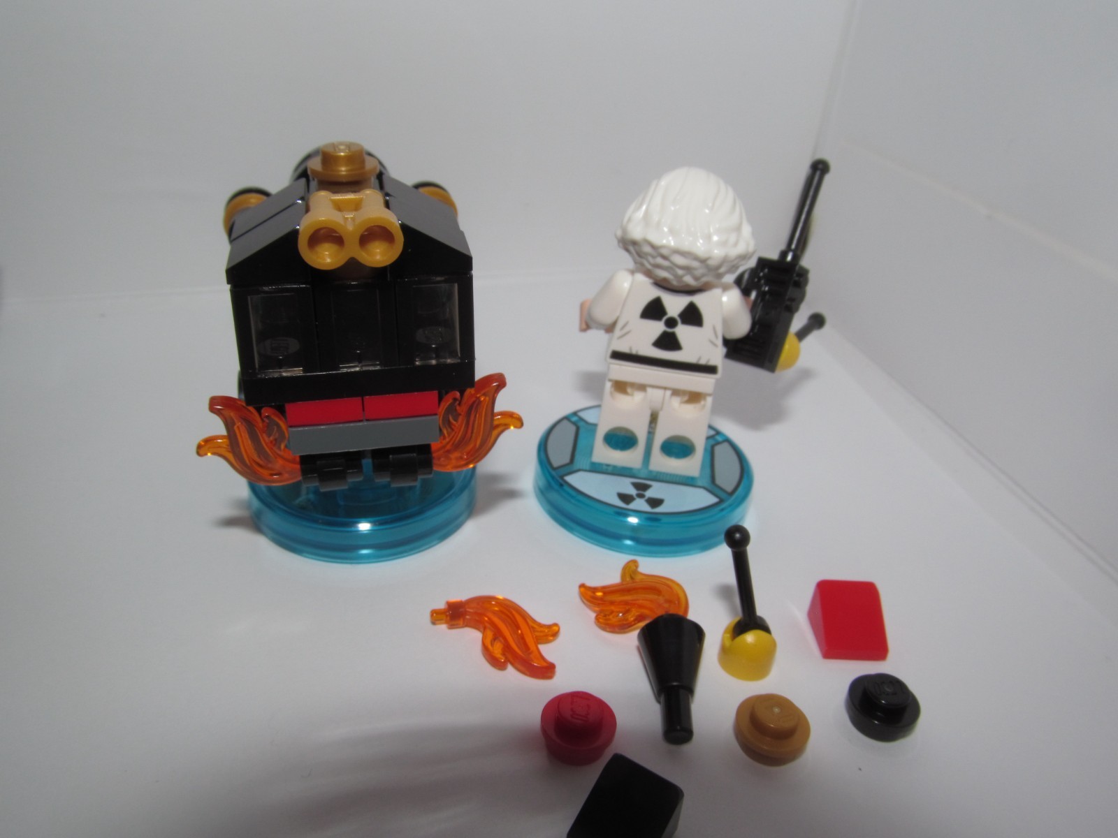 Lego Dimensions Back To The Future Level Pack #71201 + Doc Brown Fun Pack #71230