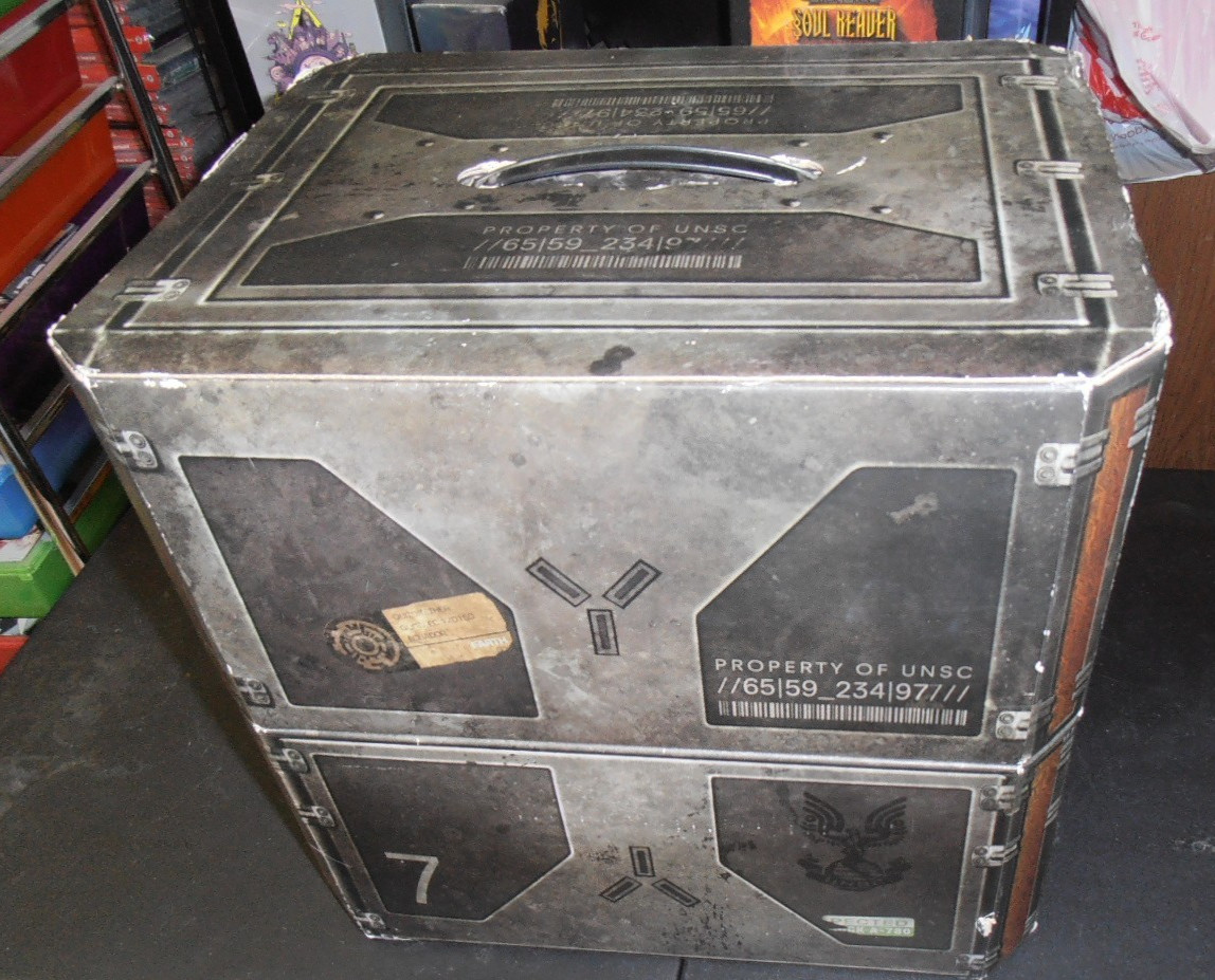 Halo Reach Legendary Edition (Microsoft Xbox 360) Missing some items.