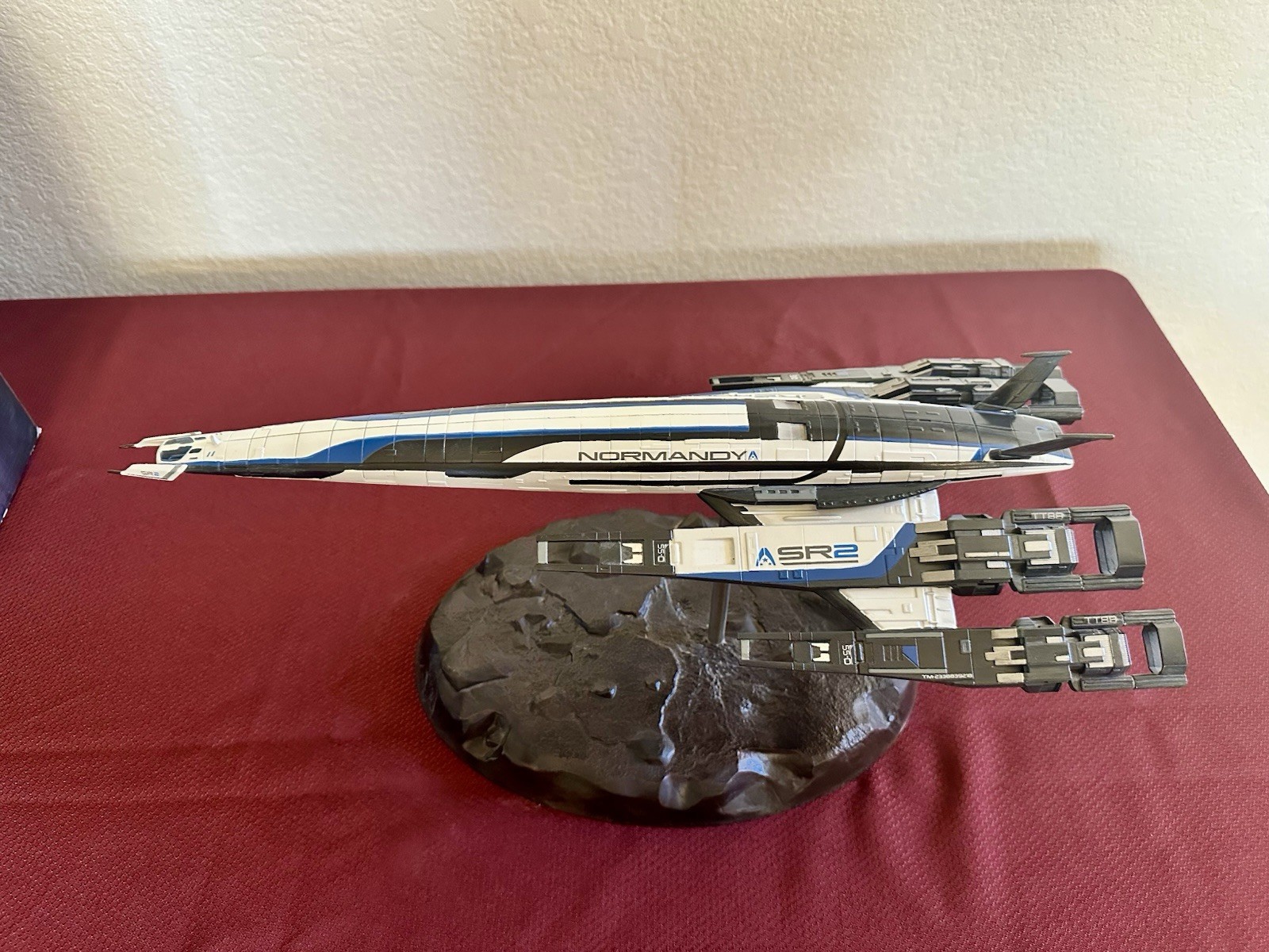 Mass Effect 18” SSV Normandy SR-2 Ship Statue – Gentle Giant Studios/Dark Horse