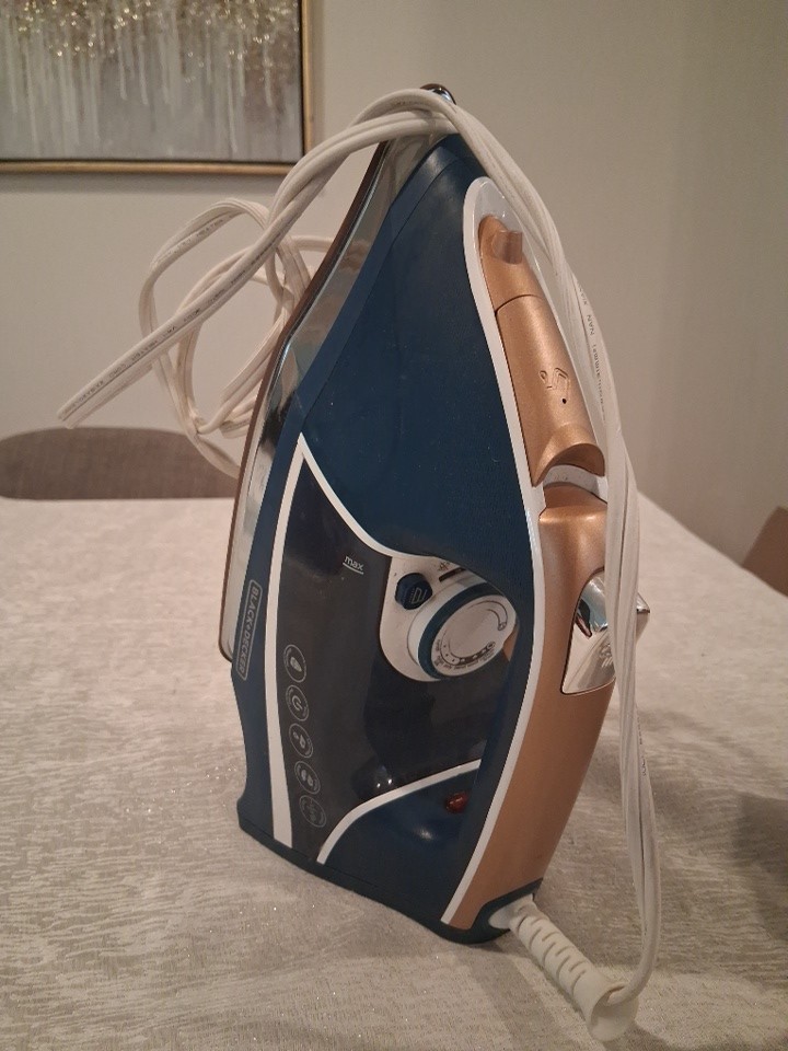 BLACK+DECKER D3300 Elite Pro Series STEAM IRON LAUNDRY EXCELLENT USED CONDITION