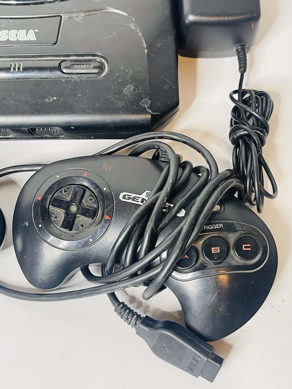 SEGA Genesis MK-1631 Console w/ Controllers AV & Power Untested