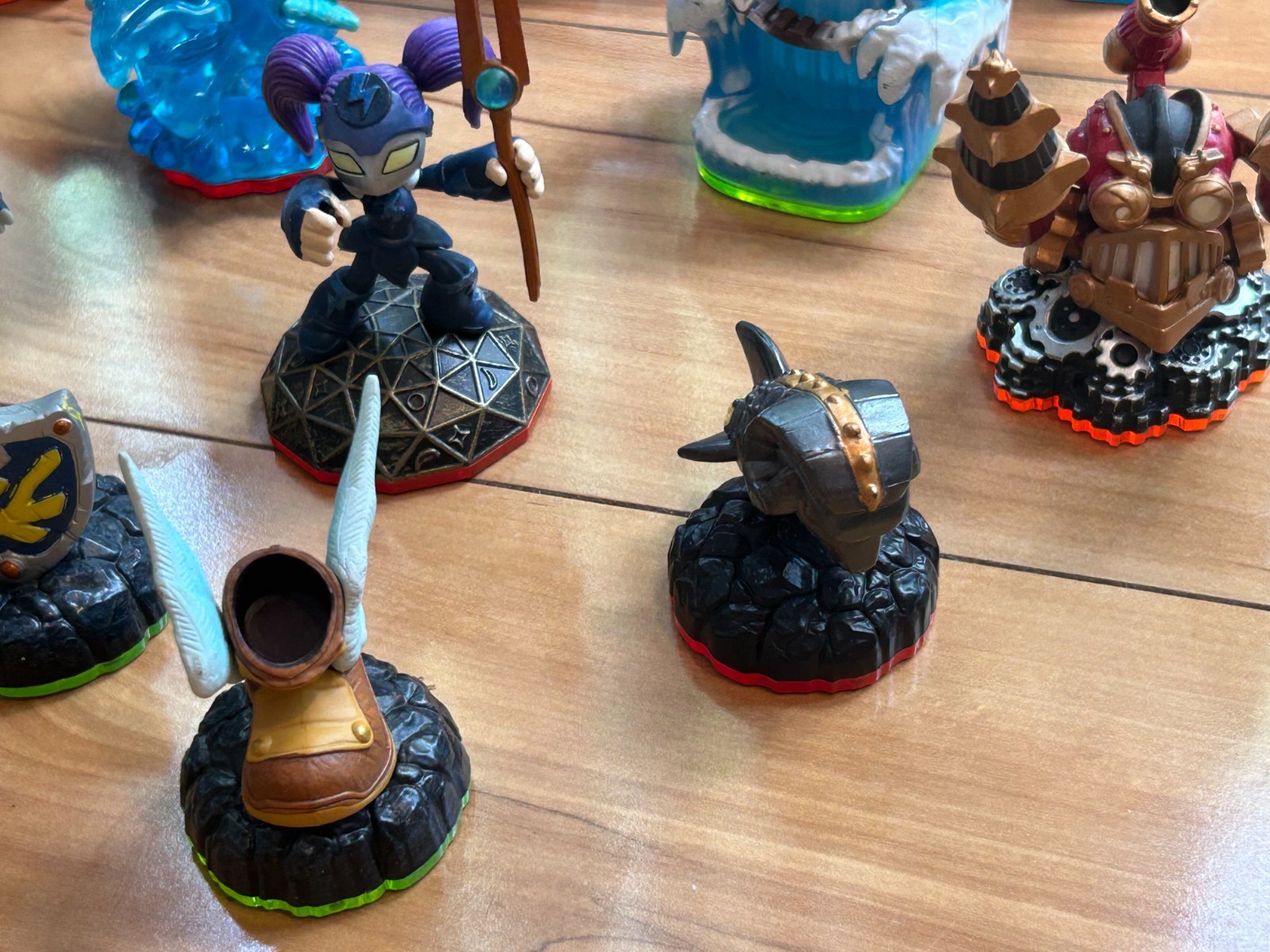 Activision Skylanders LOT of 23 FIGURES- Adventur, Giants, Swap Force, Trap Team