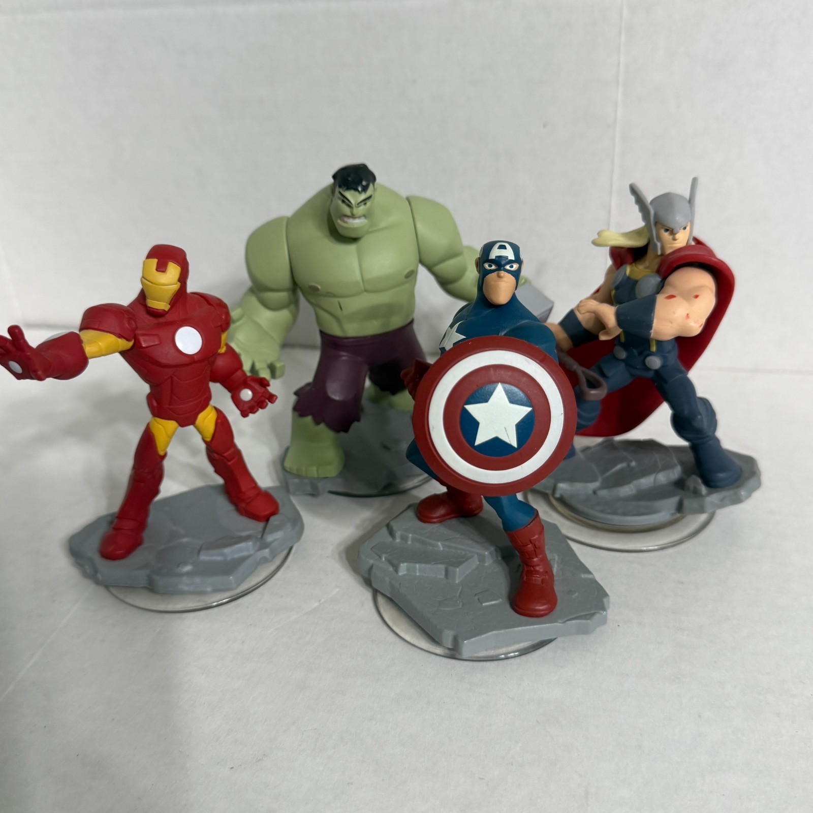 4 Disney Infinity 2.0 Figures – Avengers – Hulk Thor Iron Man Captain America