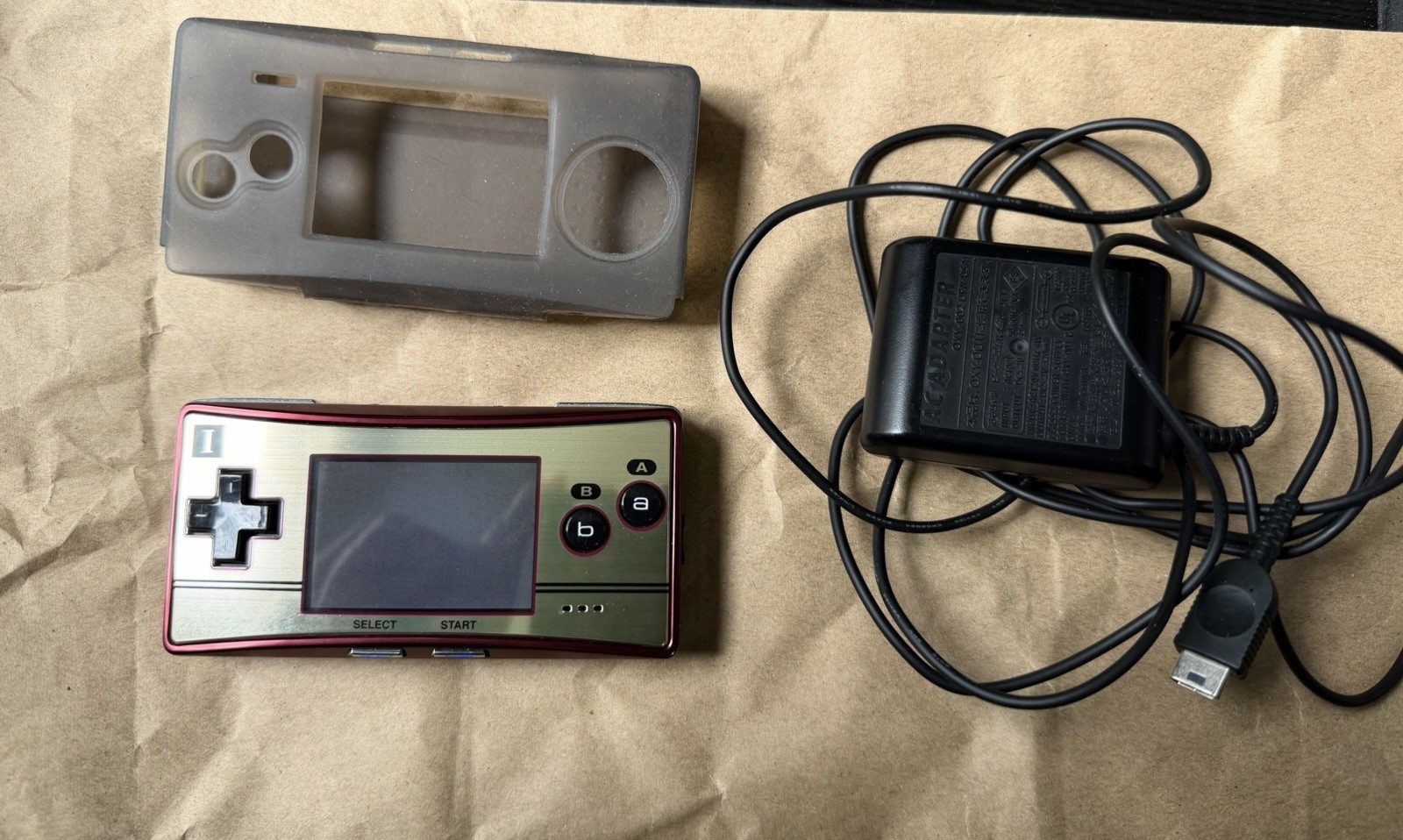 Nintendo Gameboy Micro OXY001 Famicom 20th Anniversary ** SCREEN NOT WORKING **