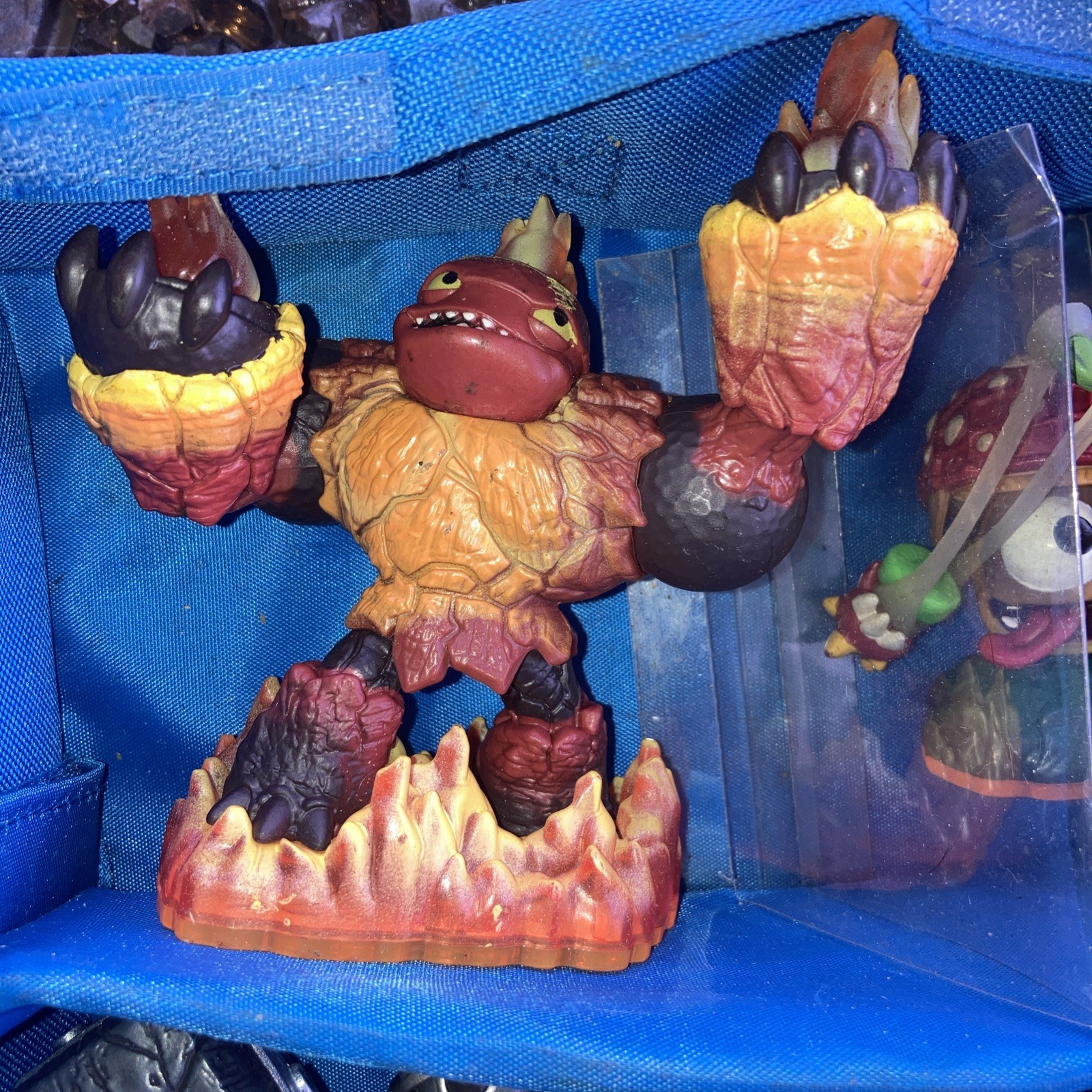 Skylanders Travel Case With 22 Skylanders