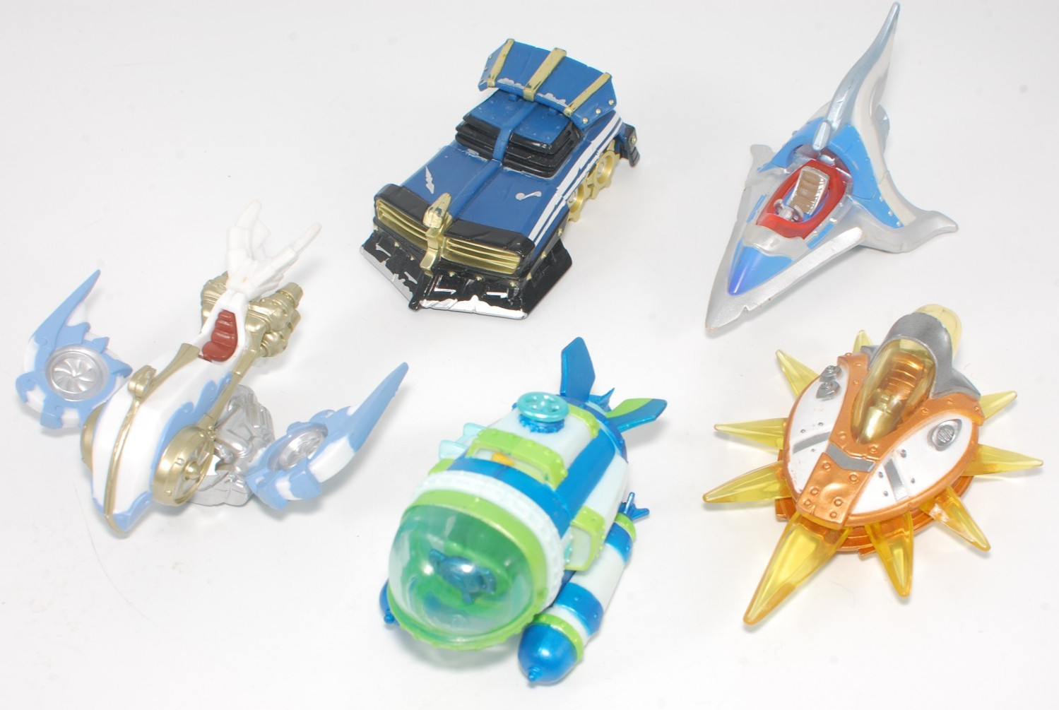 Skylanders Superchargers Lot of 9 Vehicles, 2 Racing Trophy, 4 Character Figures