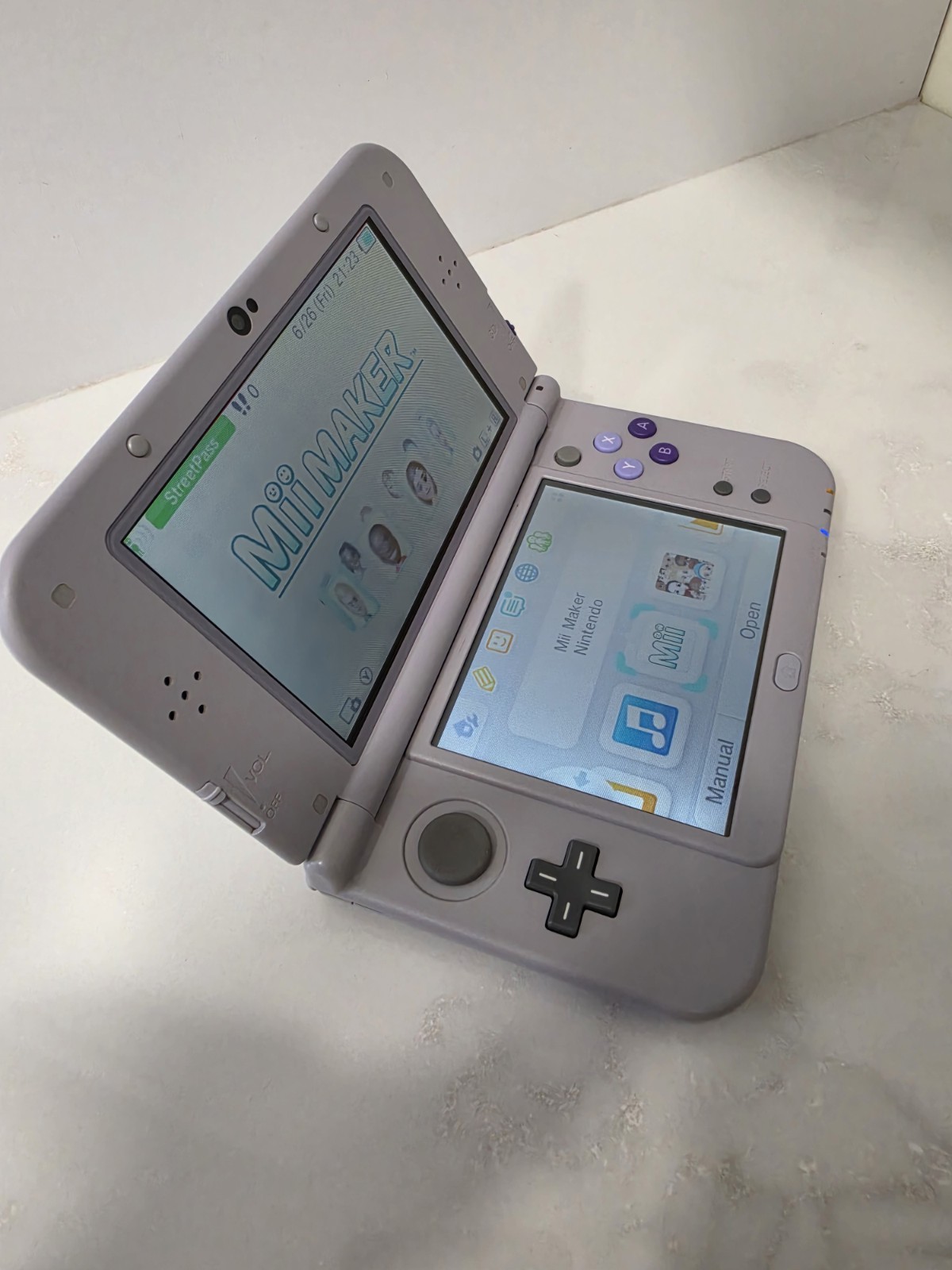 Nintendo New Nintendo 3DS XL SNES Edition Gray 4 GB Handheld Console (NTSC)