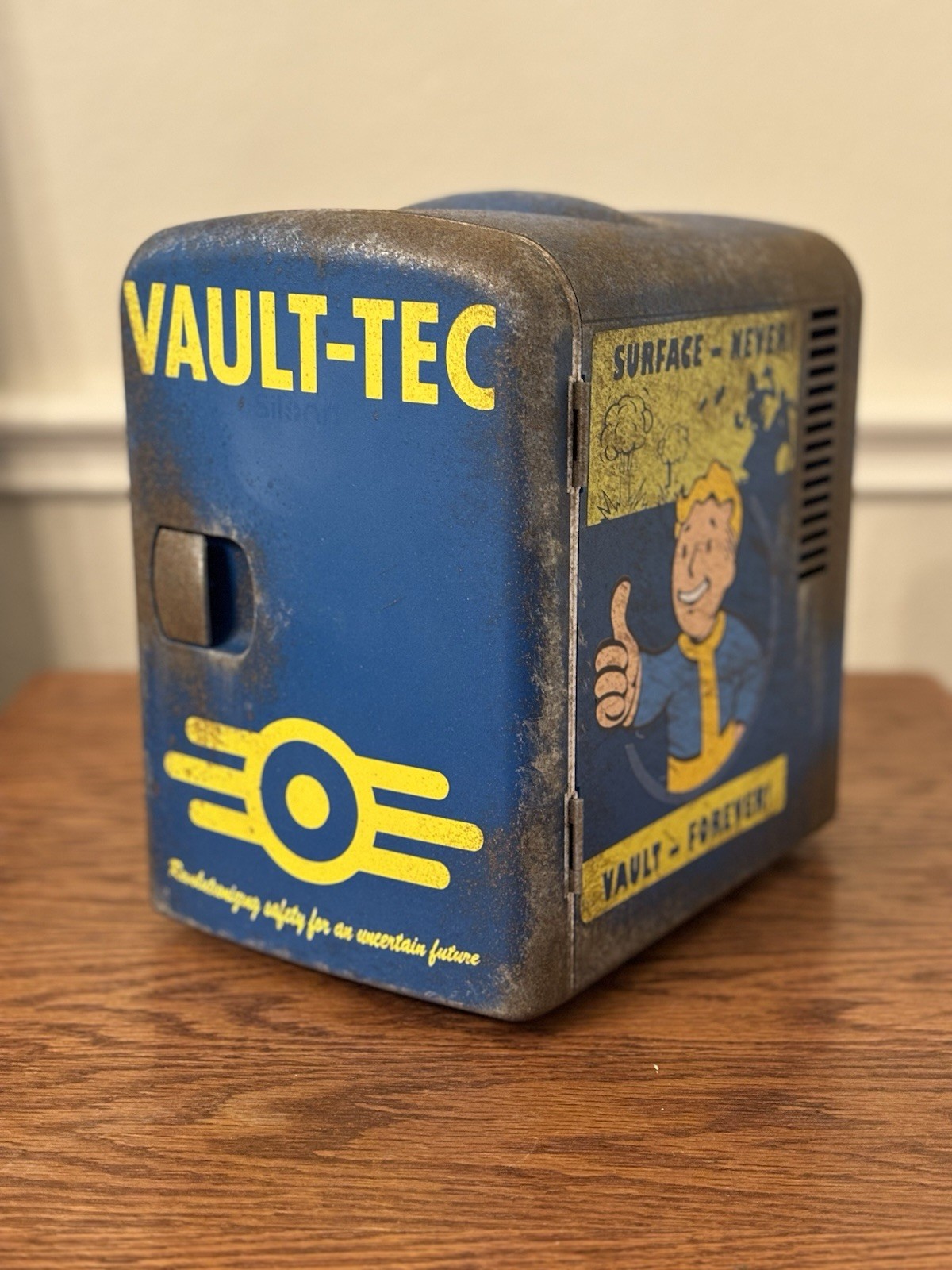 Fallout Vault-Tec Mini Fridge: Classic Edition