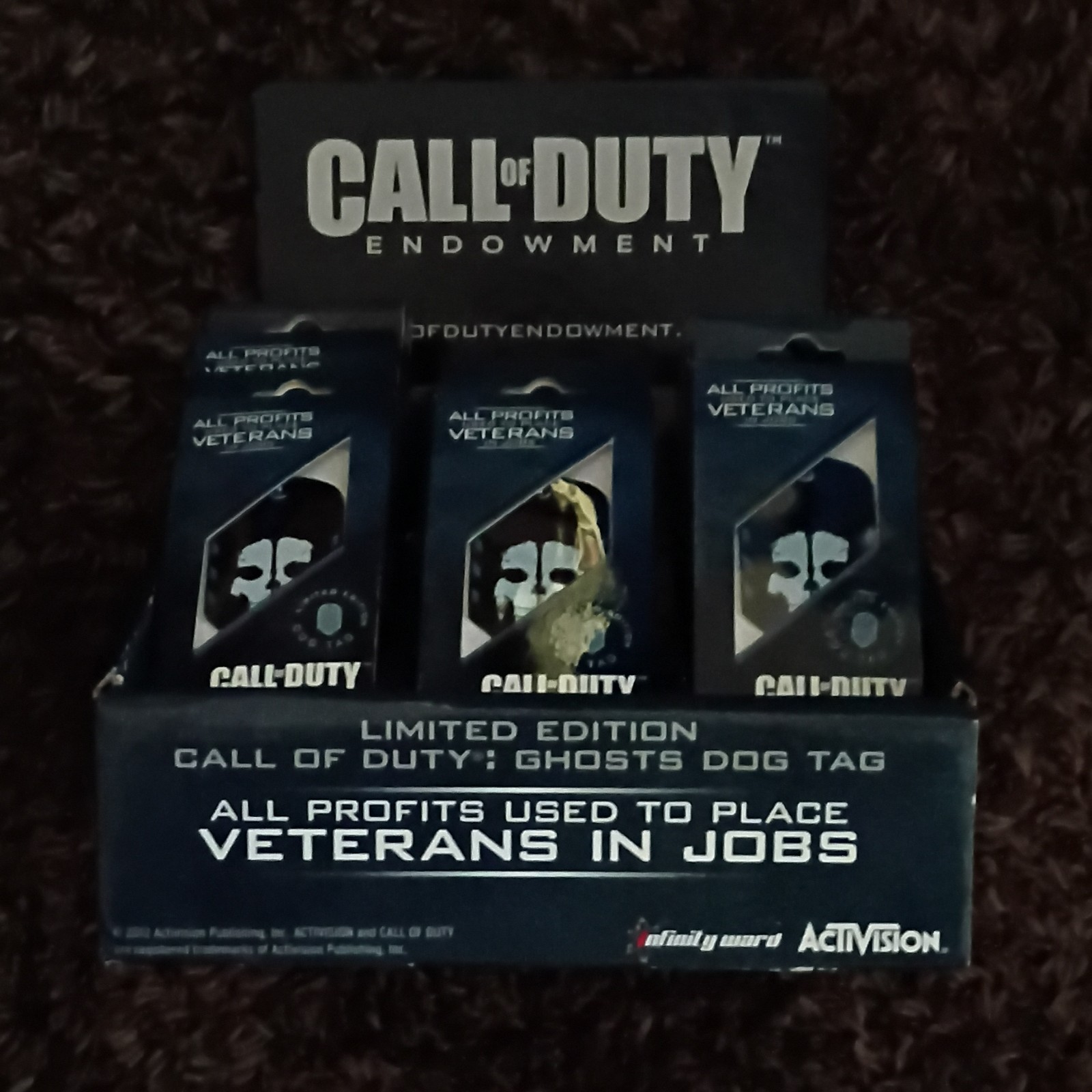 Call of Duty Display Box w/ 11 Dog Tag Endowment Ghosts Limited Edition Dog Tag